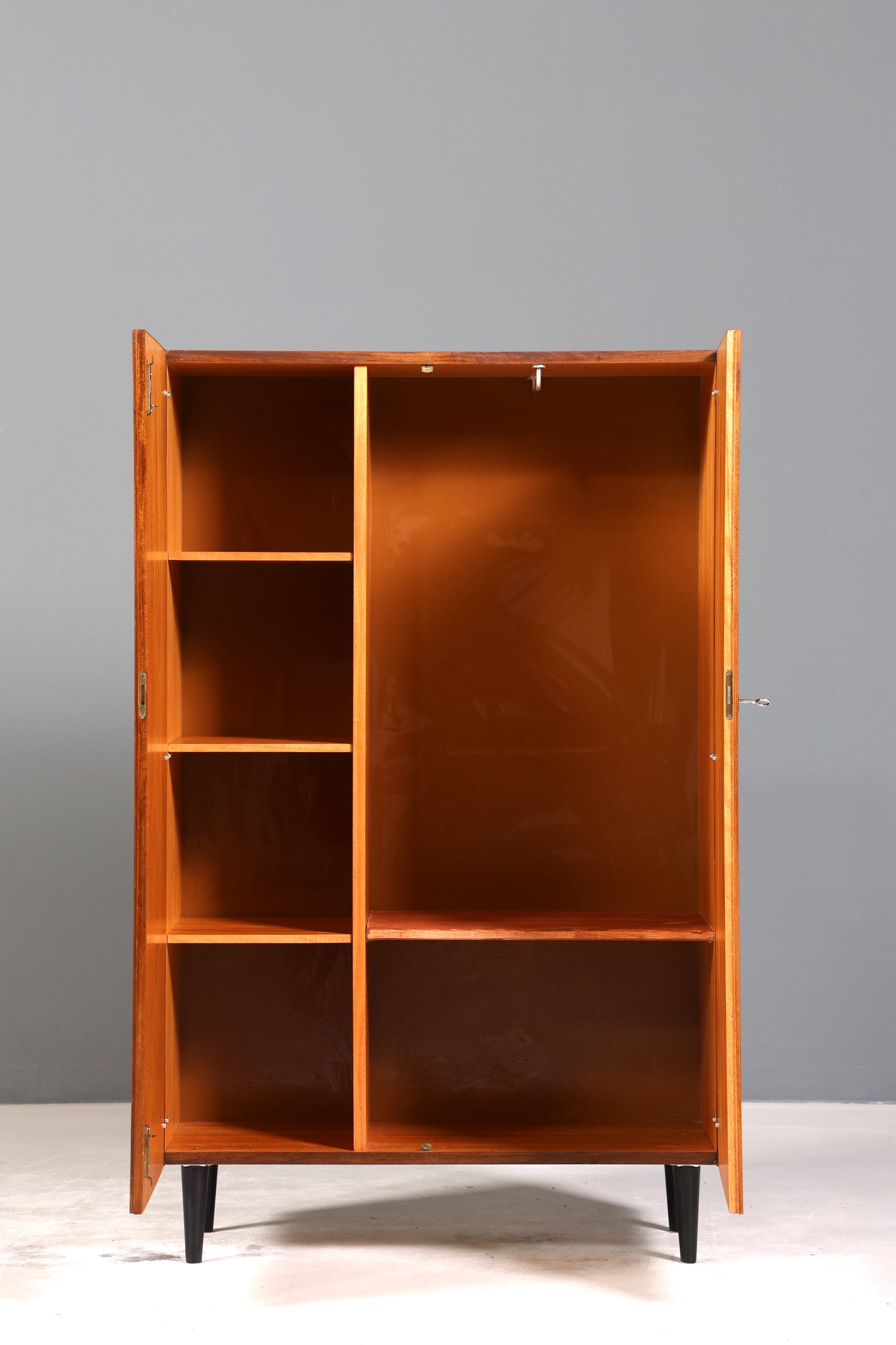 Wunderschöner Mid Century Schrank 60er Jahre Wäscheschrank Aktenschrank Kommode