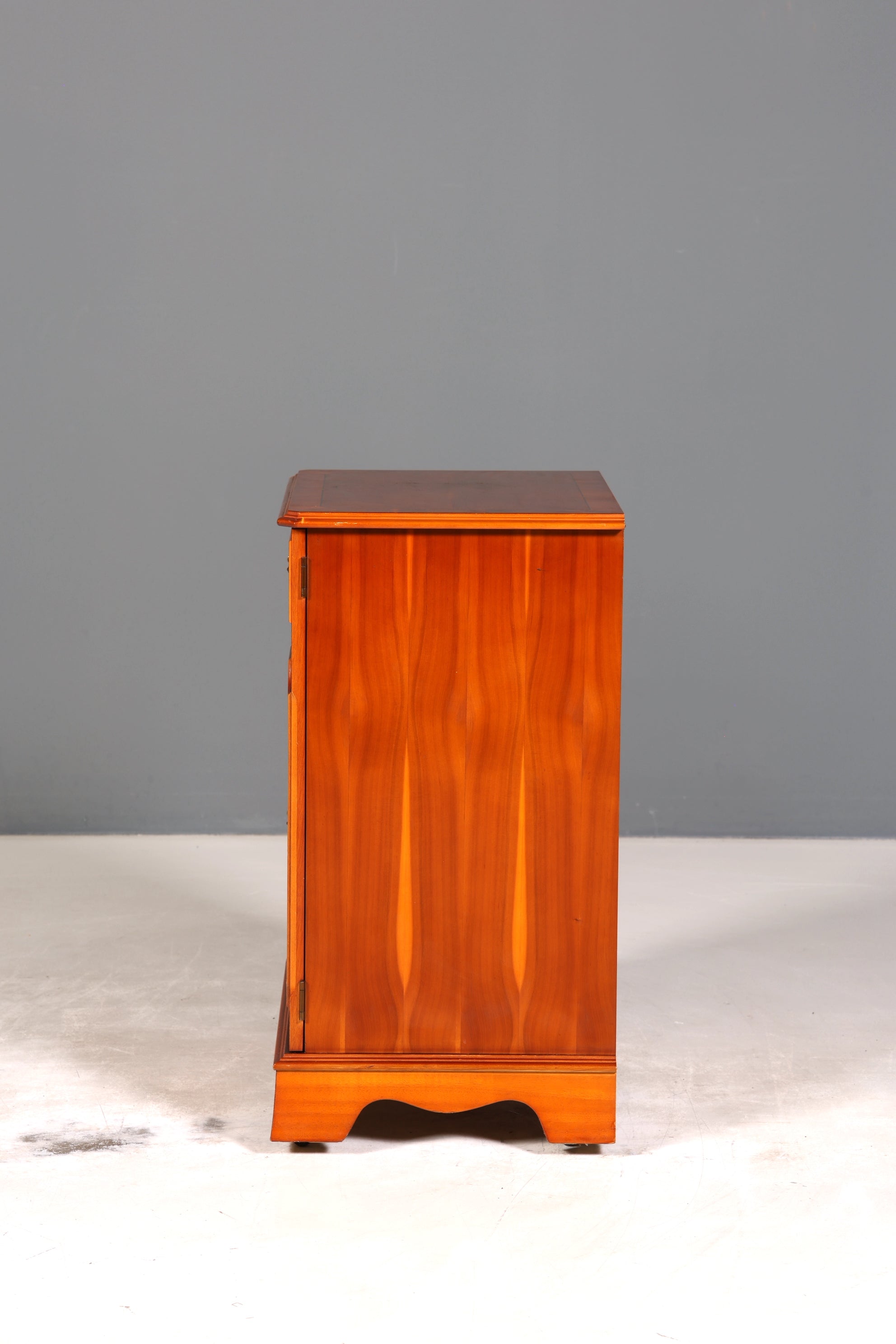 Traumhafter Englischer Schrank echt Holz Hifi Kommode Antik Stil Schallplatten Schrank 60s
