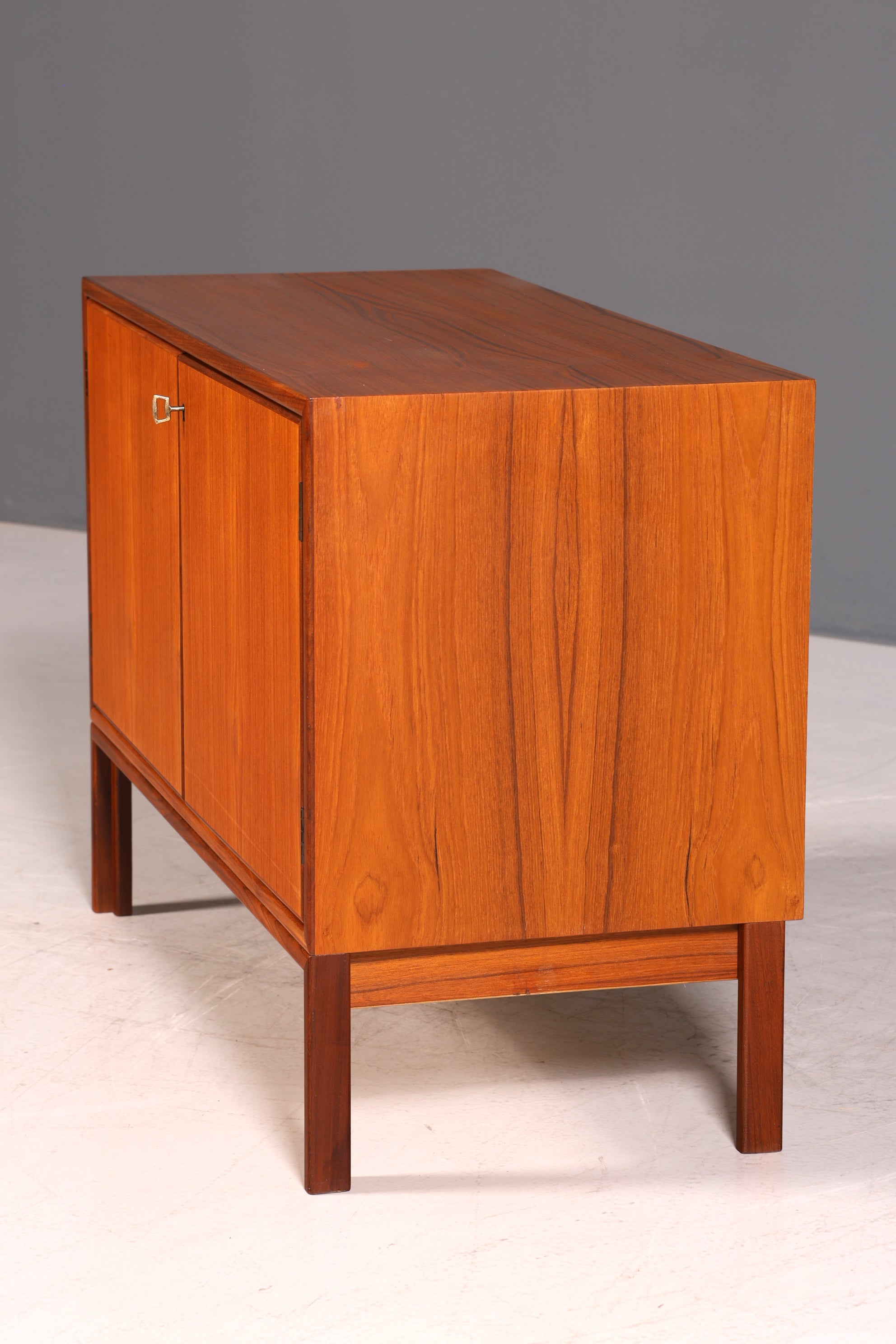 G446 Finish Wunderschöne Mid Century Kommode Vintage Schrank Retro Flur Kommode 60s Regal Sideboard (Kopie 3)