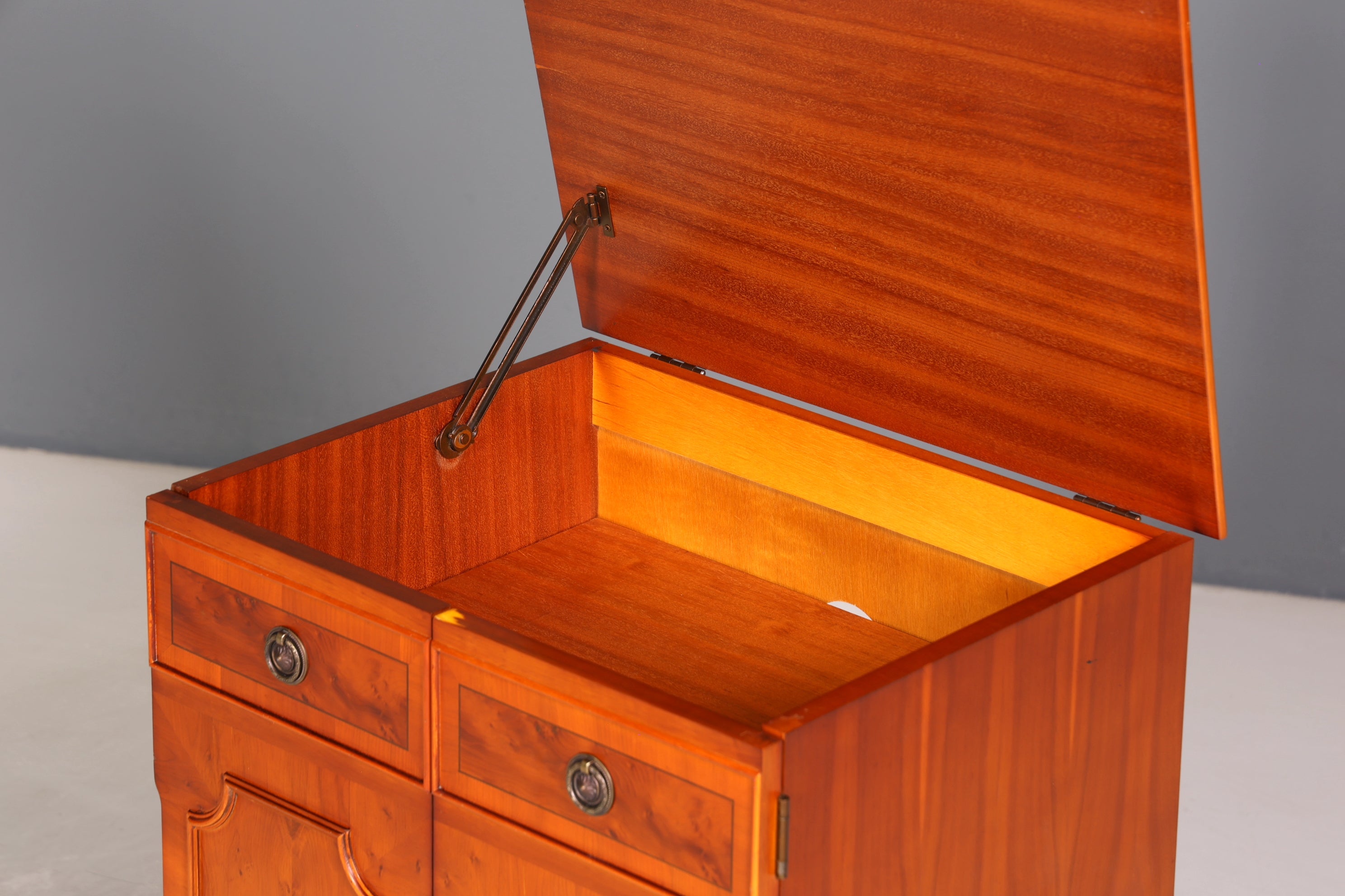 Traumhafter Englischer Schrank echt Holz Hifi Kommode Antik Stil Schallplatten Schrank 60s