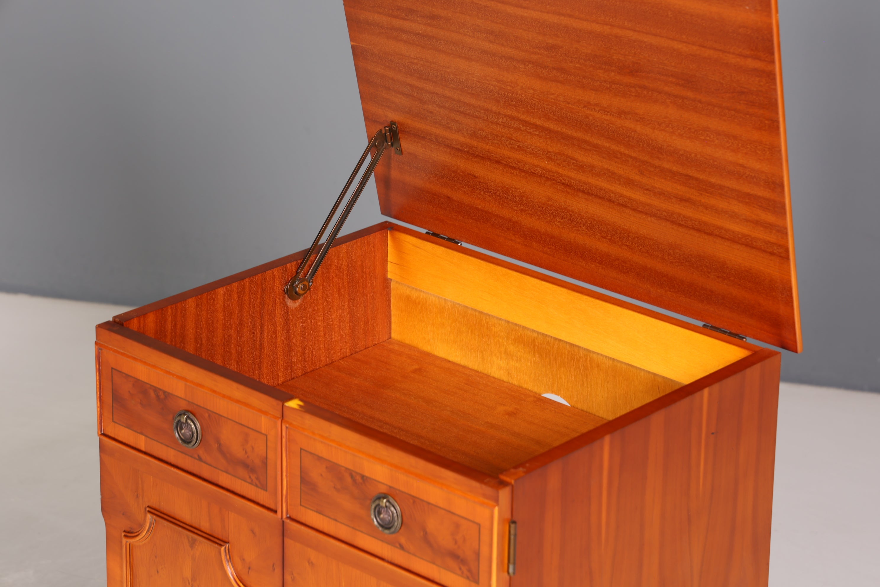 Traumhafter Englischer Schrank echt Holz Hifi Kommode Antik Stil Schallplatten Schrank 60s
