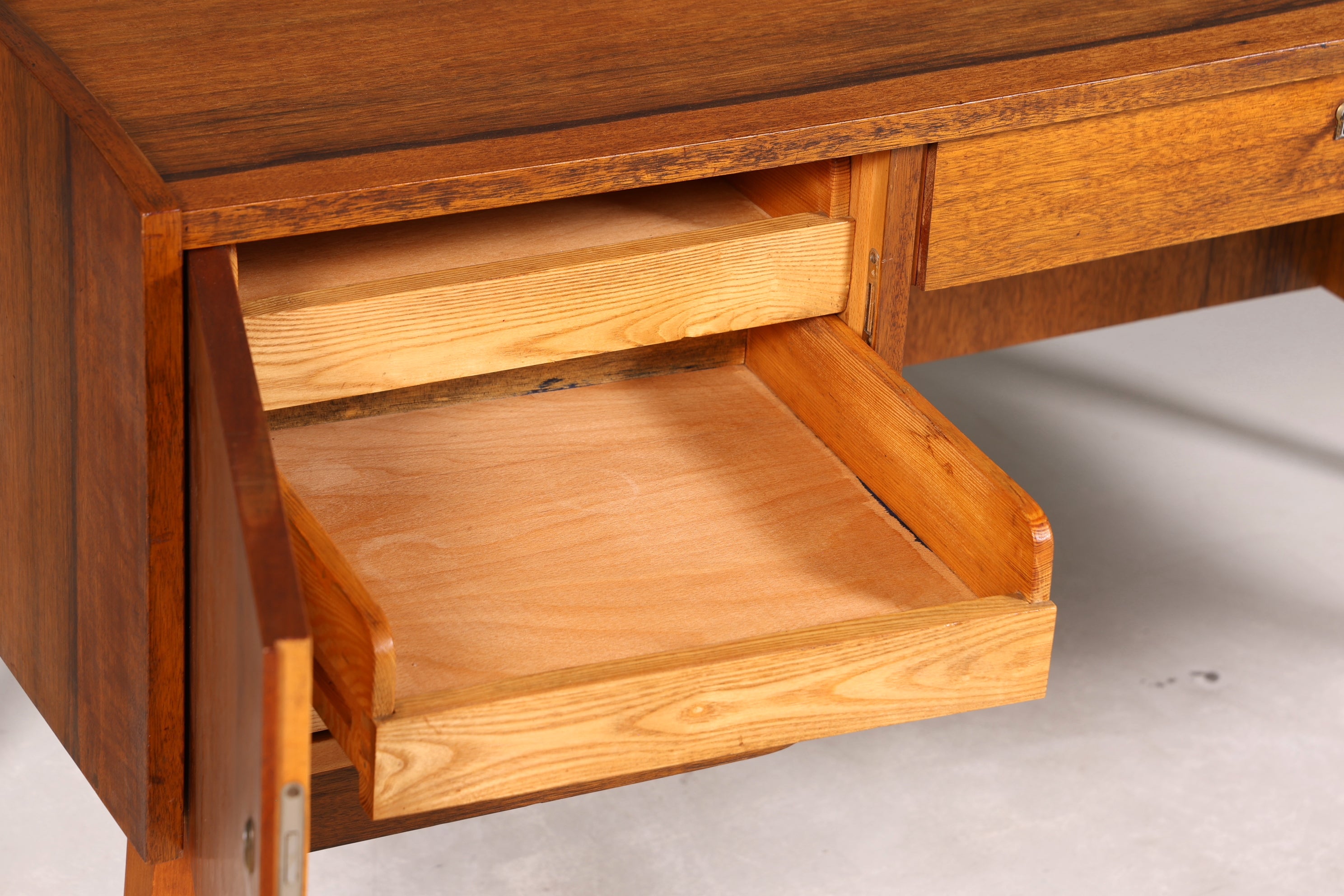 Wunderschöner Mid Century Schreibtisch Danish Design Bürotisch Vintage Office Table