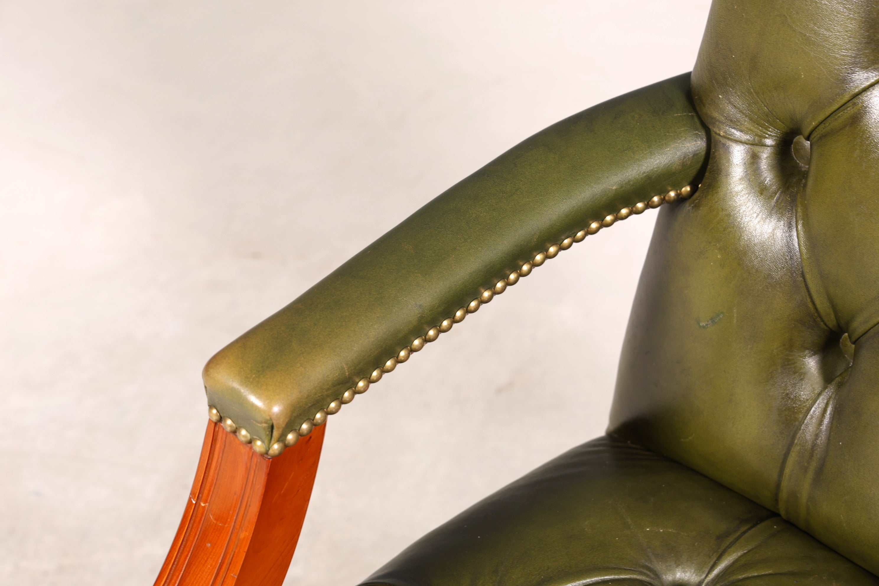 Edler Original Chesterfield Sessel Englisch Leder Herrensessel UK Armlehnsessel