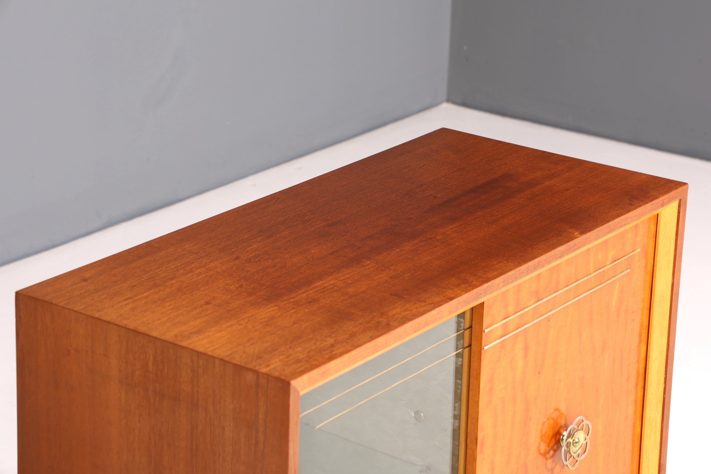 Wunderschöne Mid Century Vitrine Retro Barschrank Vintage Bar Schrank Sideboard