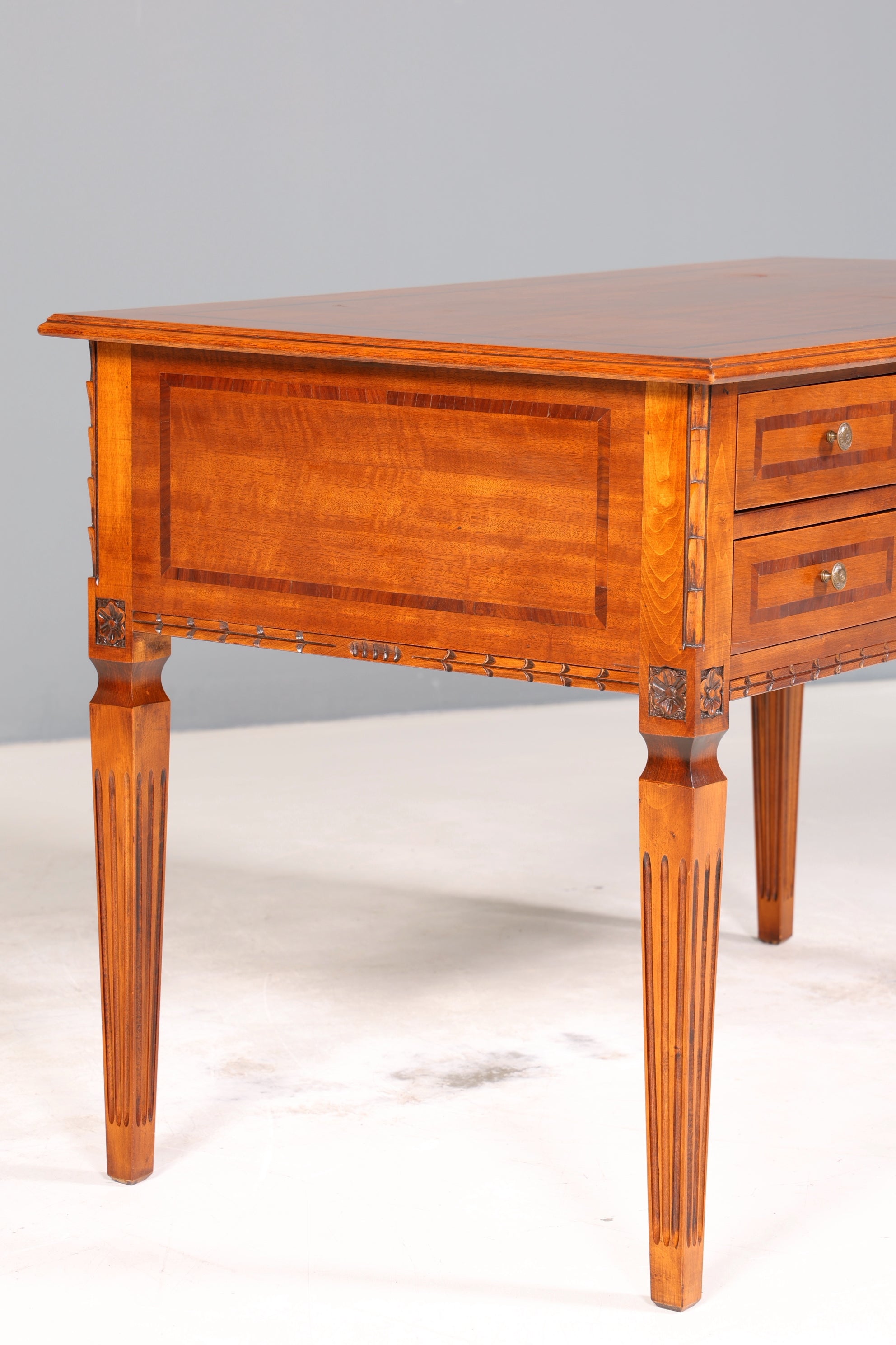 Traumhafter Schreibtisch im Barock Stil Bürotisch echt Holz Antik 60s Office Desk