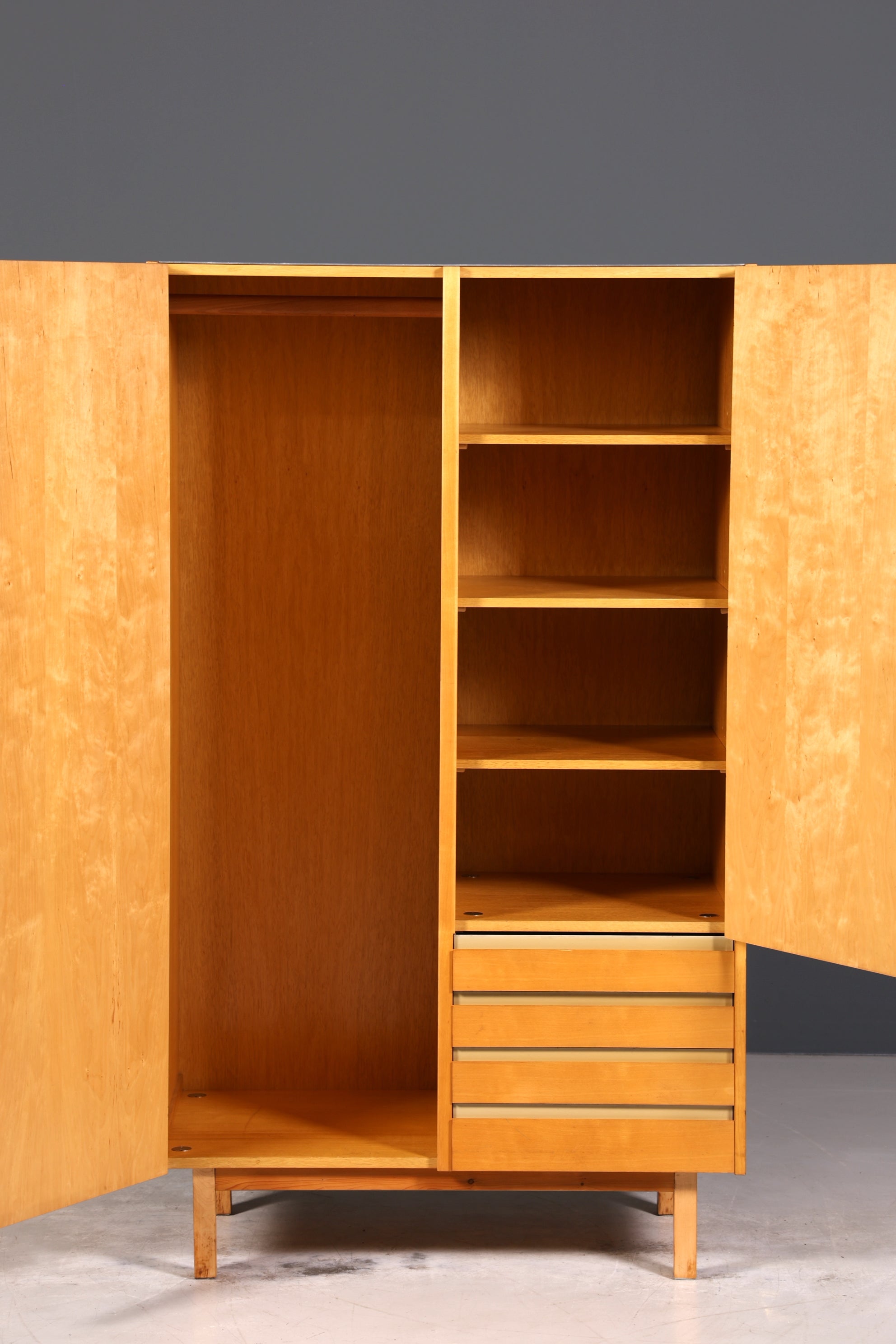 E833 Finish Traumhafter Mid Century Kleiderschrank Vintage Schrank Retro Wäscheschrank