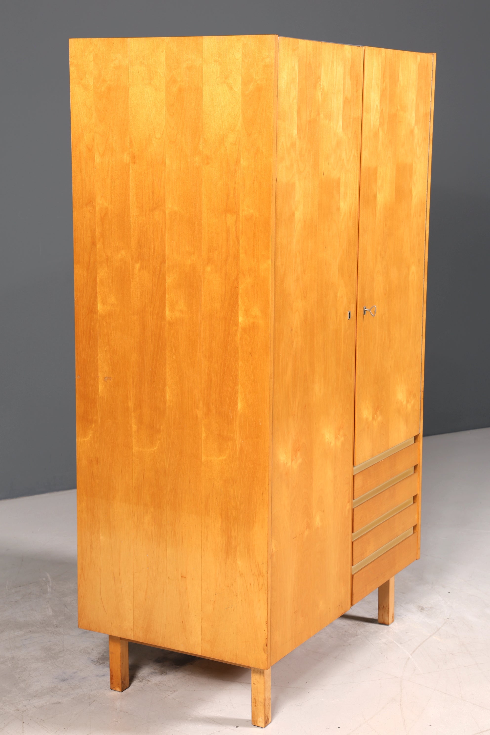 E833 Finish Traumhafter Mid Century Kleiderschrank Vintage Schrank Retro Wäscheschrank