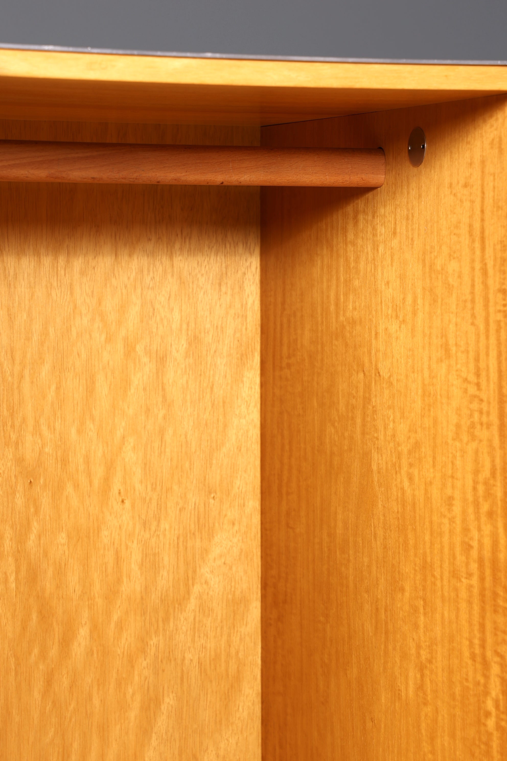 E833 Finish Traumhafter Mid Century Kleiderschrank Vintage Schrank Retro Wäscheschrank