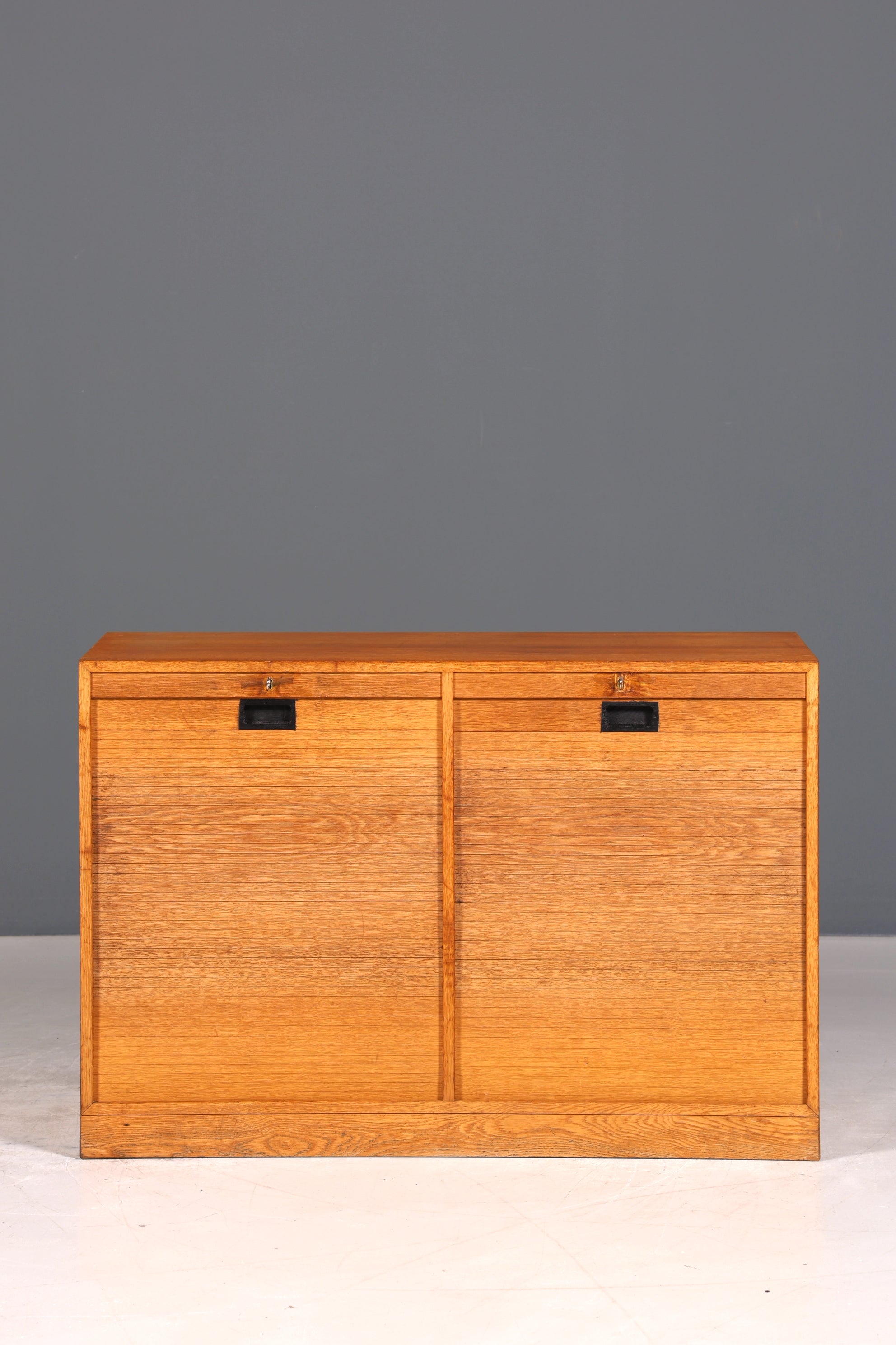 E835 Finish Schlichter Mid Century Rollladenschrank Bauhaus Apothekerschrank Art Deco Büro Aktenschrank