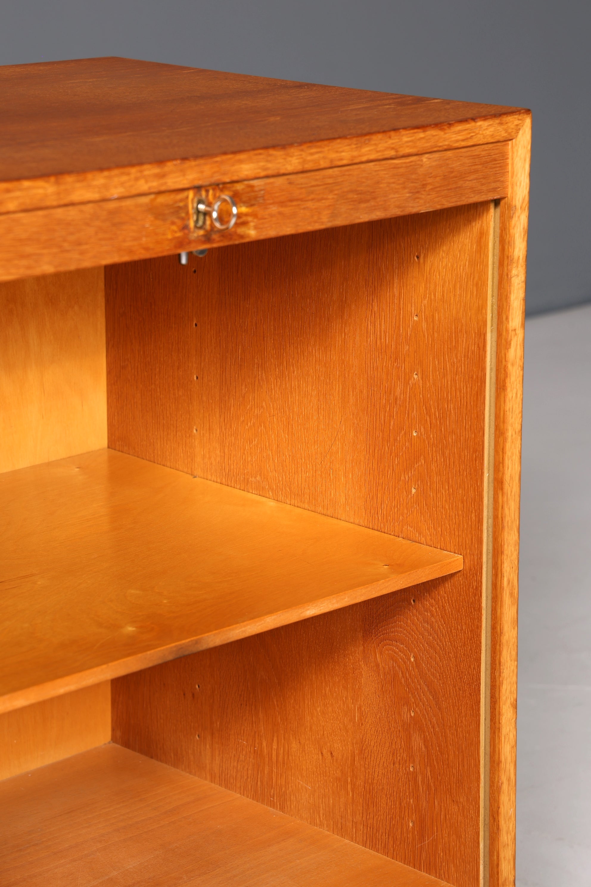 E835 Finish Schlichter Mid Century Rollladenschrank Bauhaus Apothekerschrank Art Deco Büro Aktenschrank