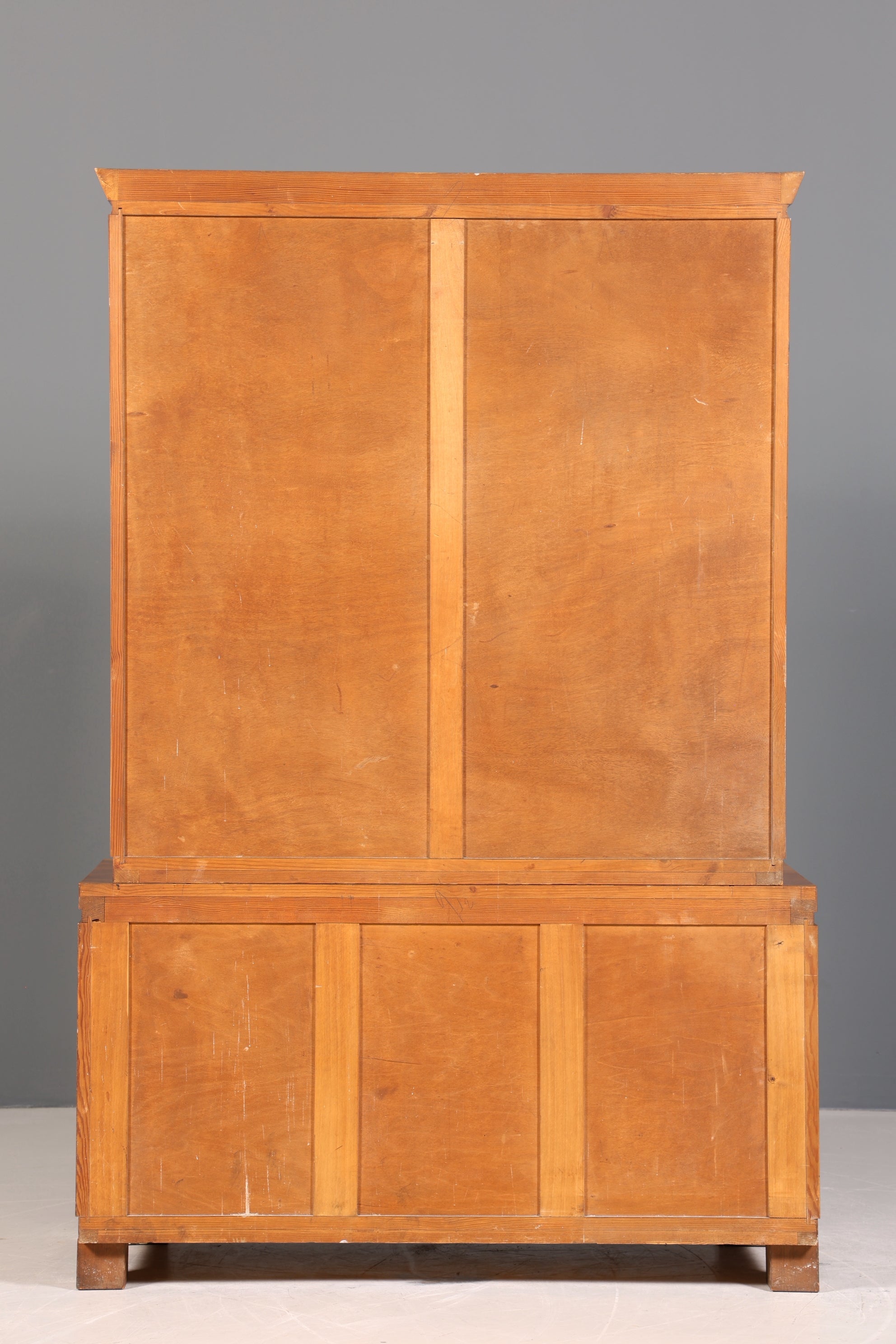 Wunderschöne Art Deco Vitrine Nussbaum Vitrine massiv Holz Antik Schrank Geschirrschrank 1 von 2