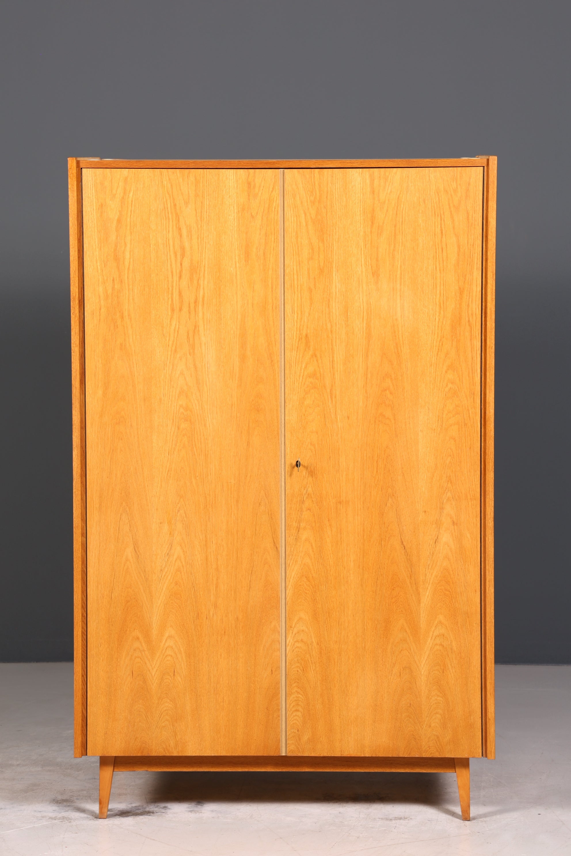 Traumhafter Mid Century Kleiderschrank Vintage Schrank Retro Wäscheschrank