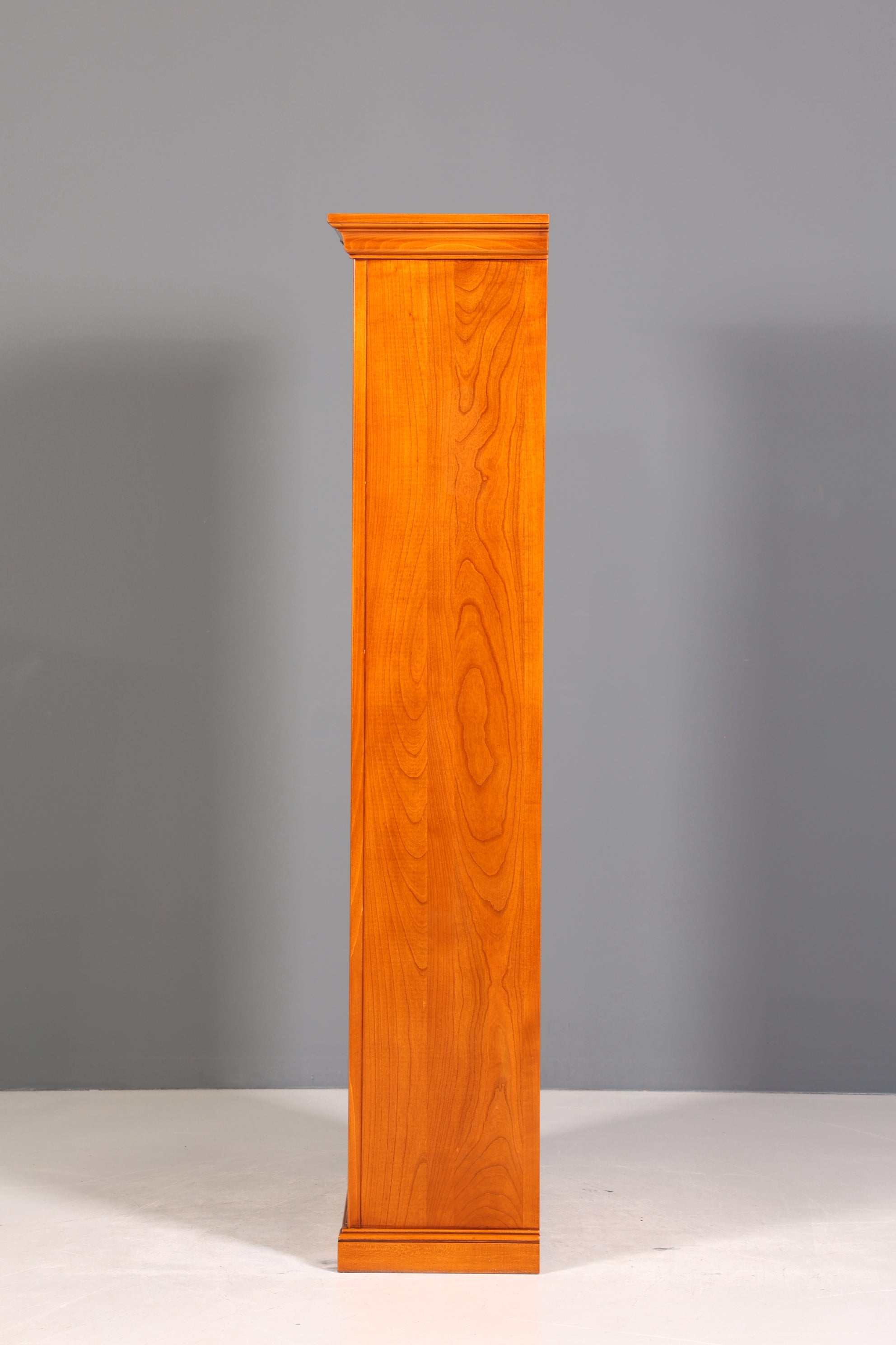 Traumhaftes Original Selva Bücherregal Antik Stil massiv Holz Regal Schrank Bibliothek