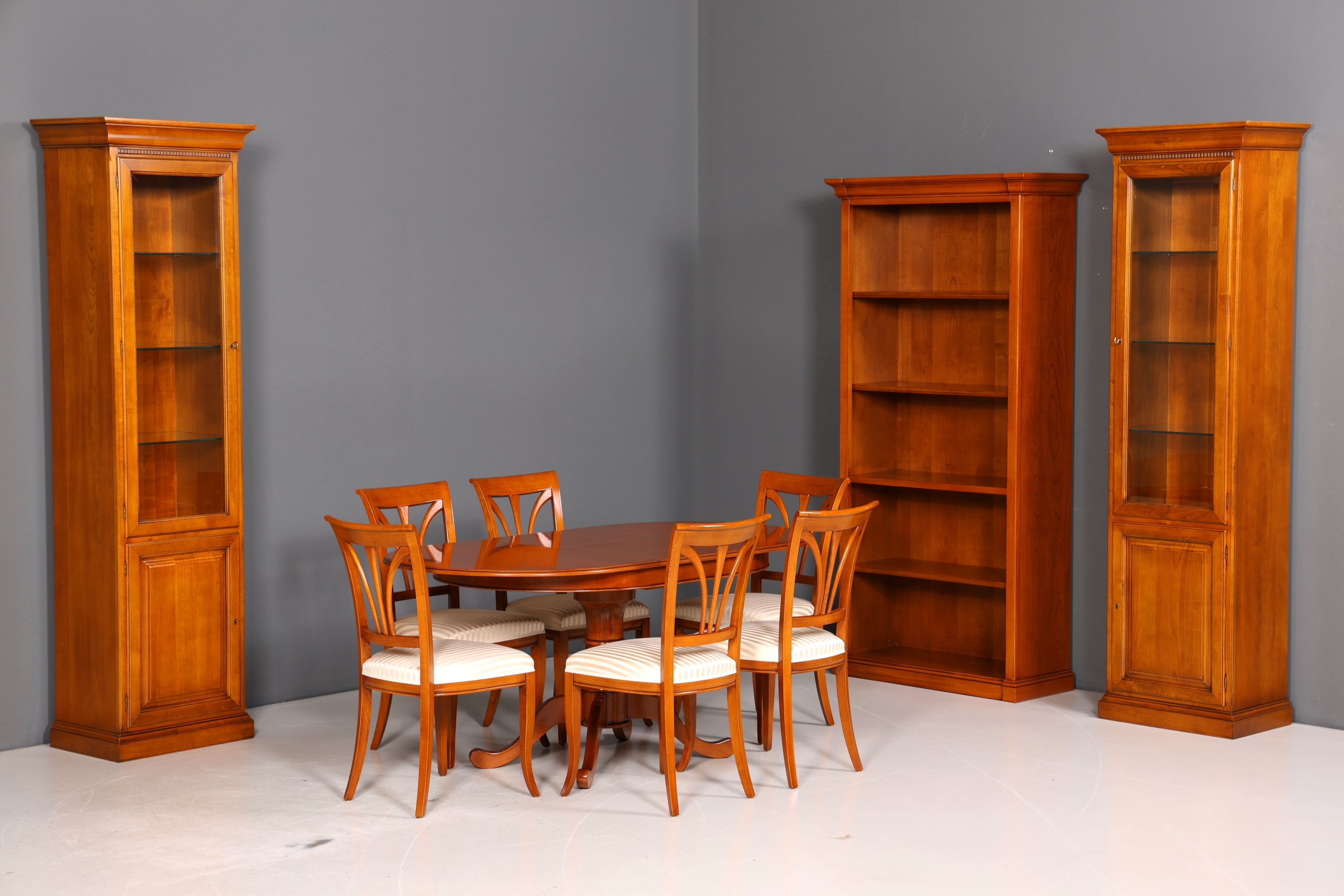 Traumhaftes Original Selva Bücherregal Antik Stil massiv Holz Regal Schrank Bibliothek