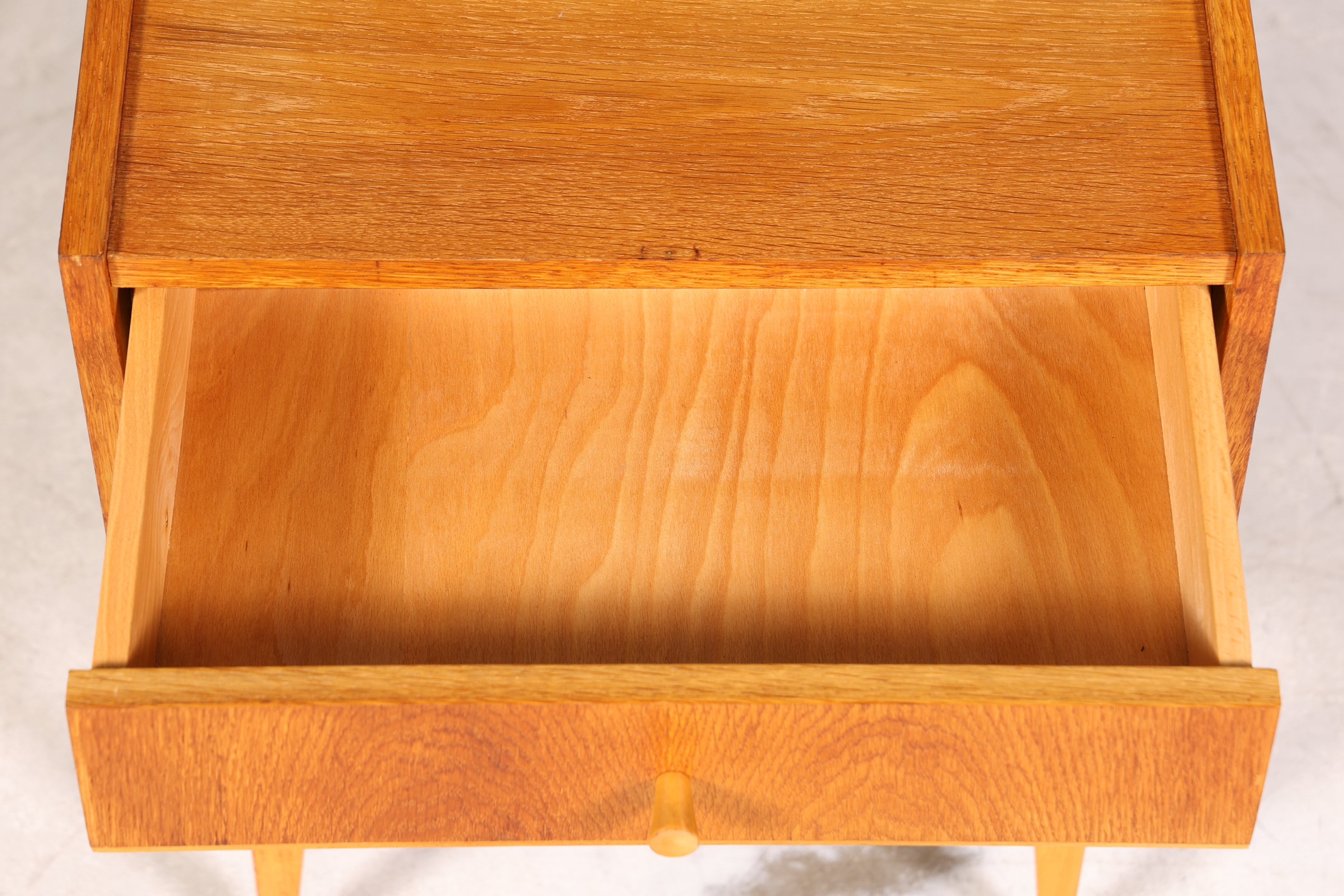 Schlichte Mid Century Kommode Vintage Klappschränkchen Danish Design Nachttisch 1 von 2