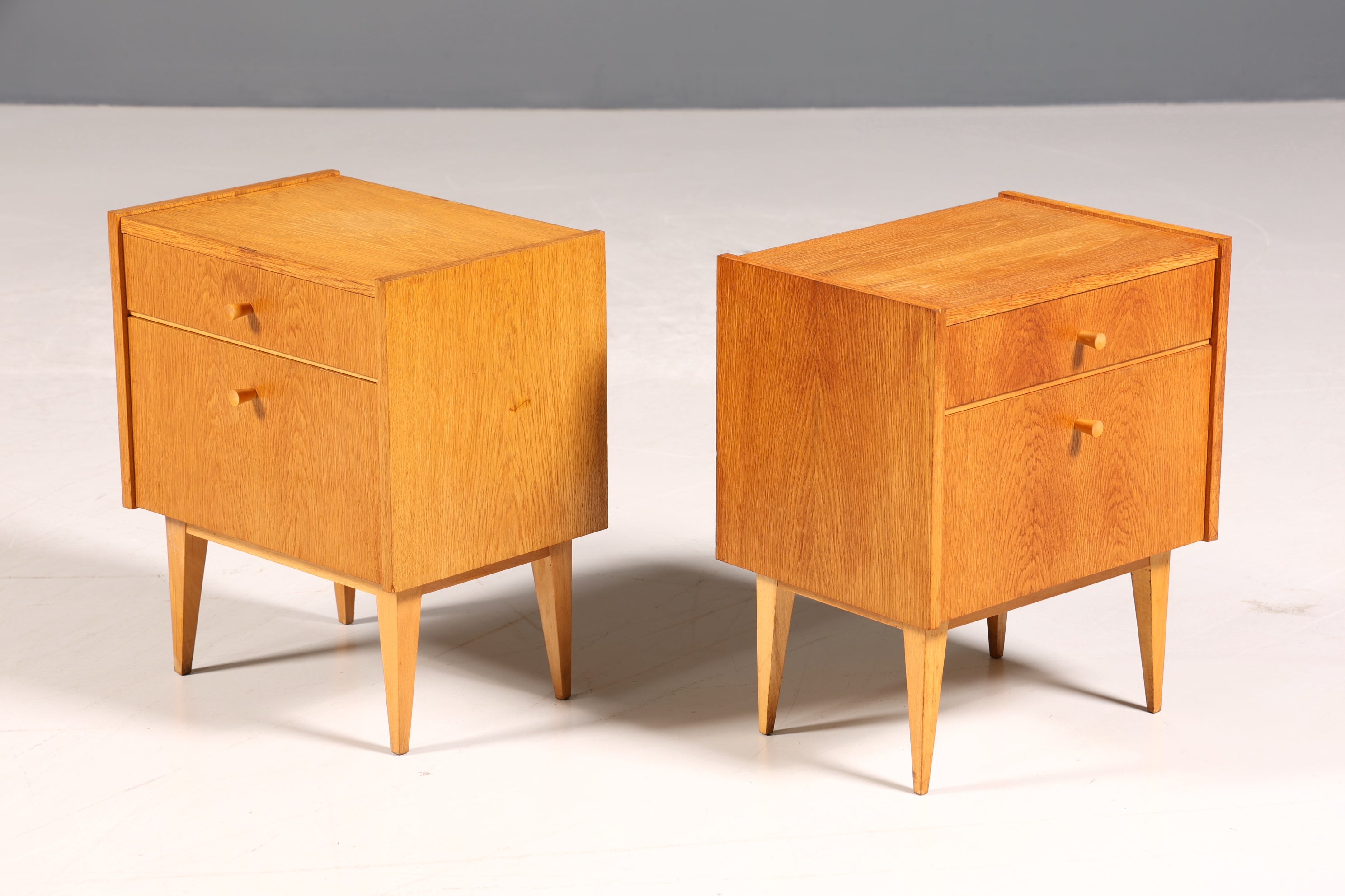 Schlichte Mid Century Kommode Vintage Klappschränkchen Danish Design Nachttisch 1 von 2