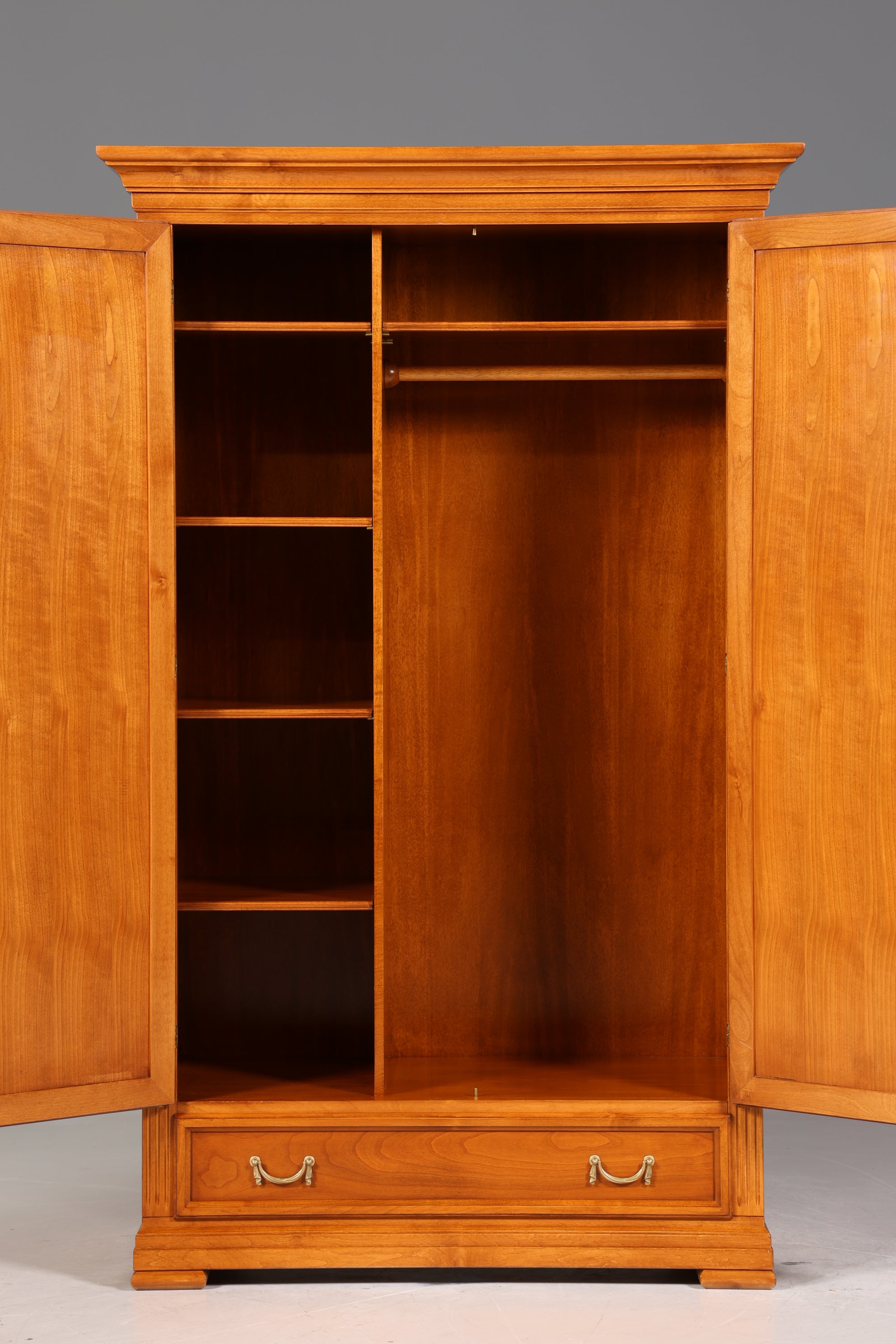 Traumhafter Original Selva Schrank Antik Stil massiv Holz Dielenschrank Villa Borghese Kleiderschrank Wäscheschrank
