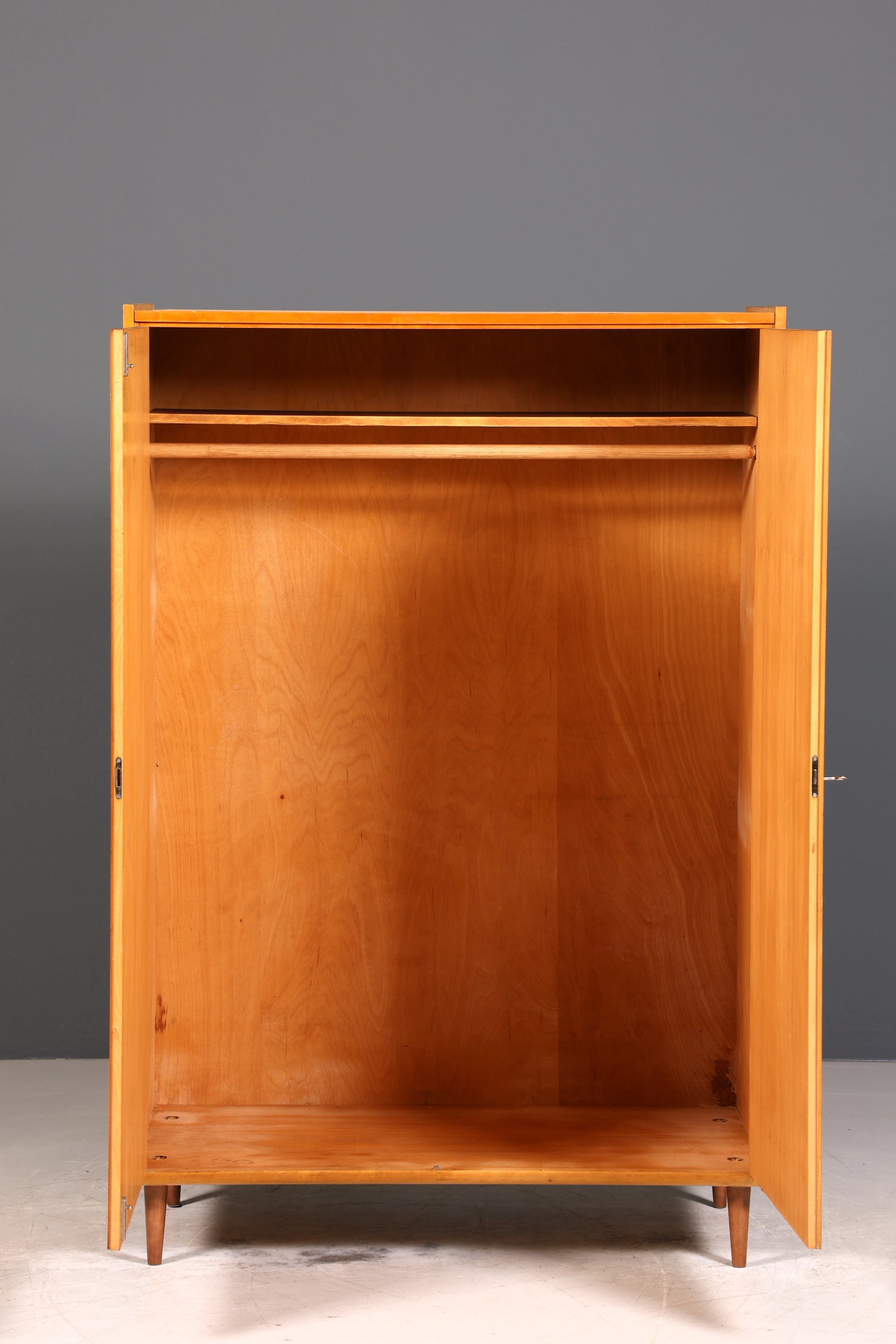 Traumhafter Mid Century Kleiderschrank Vintage Schrank Retro Wäscheschrank