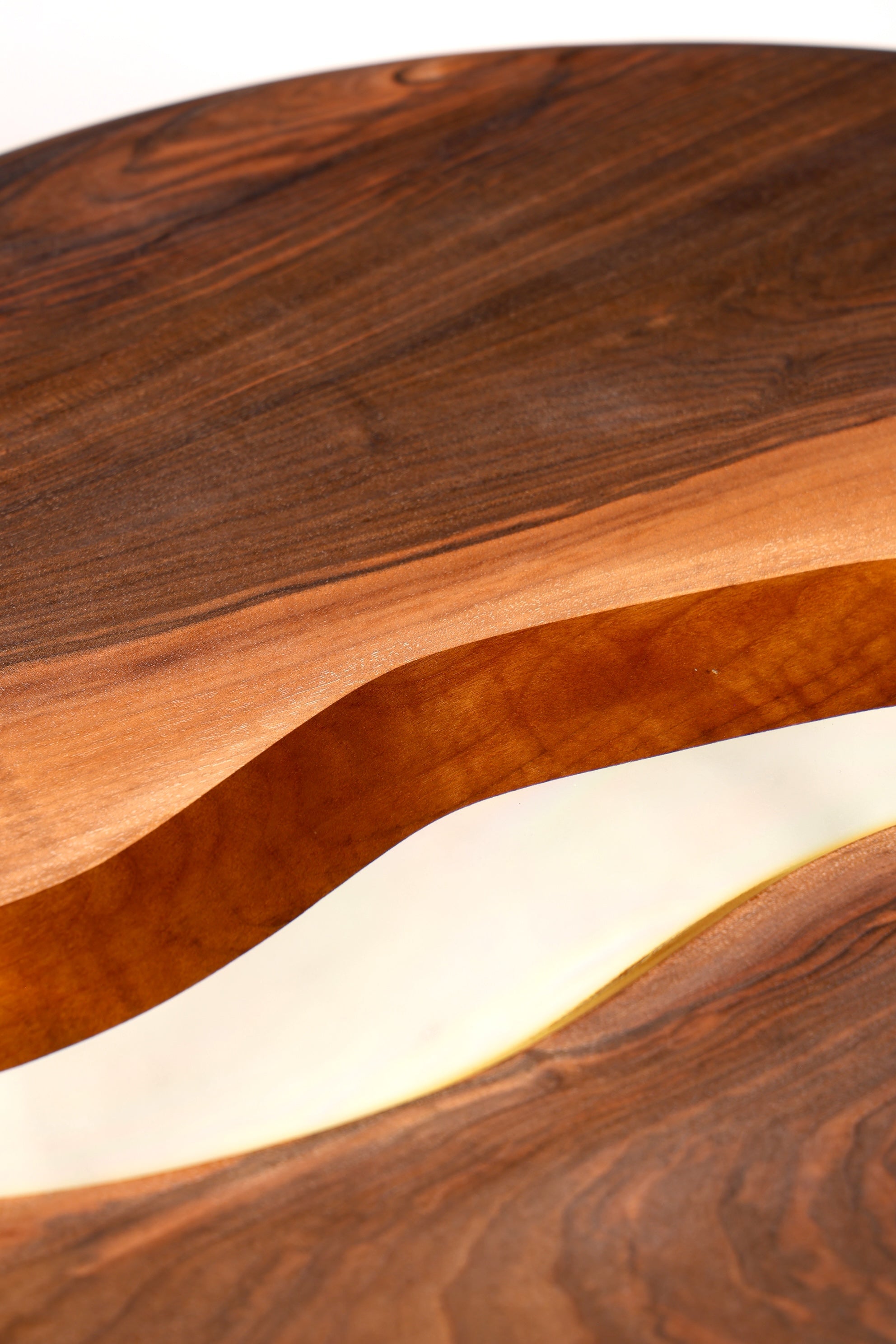 Einzigartiger Epoxidharz Couchtisch Nussbaum Tisch Beistelltisch grüner Ablagetisch