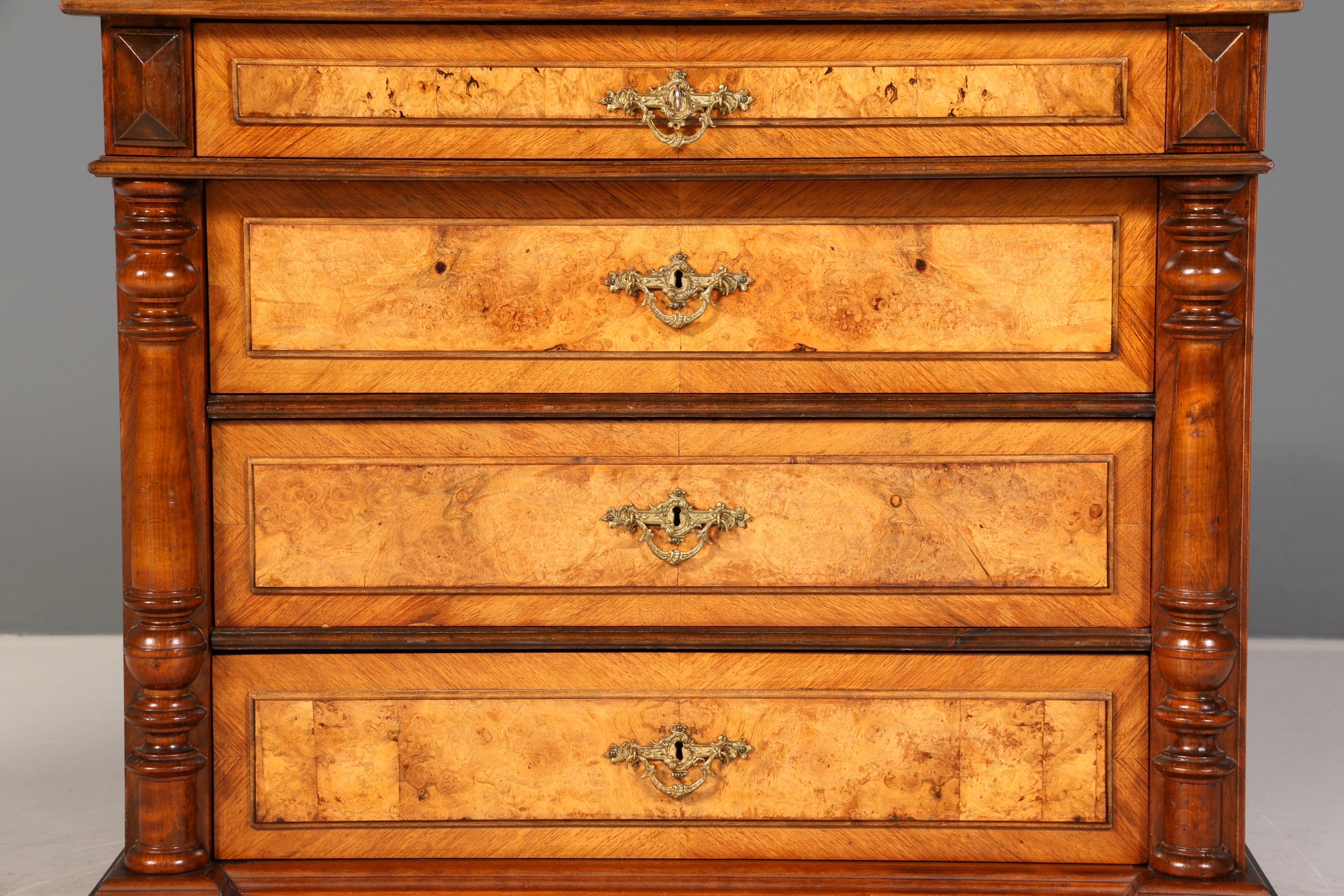 Wunderschöne Gründerzeit Kommode Louis Philippe Vertiko Nussbaum Sideboard um 1880