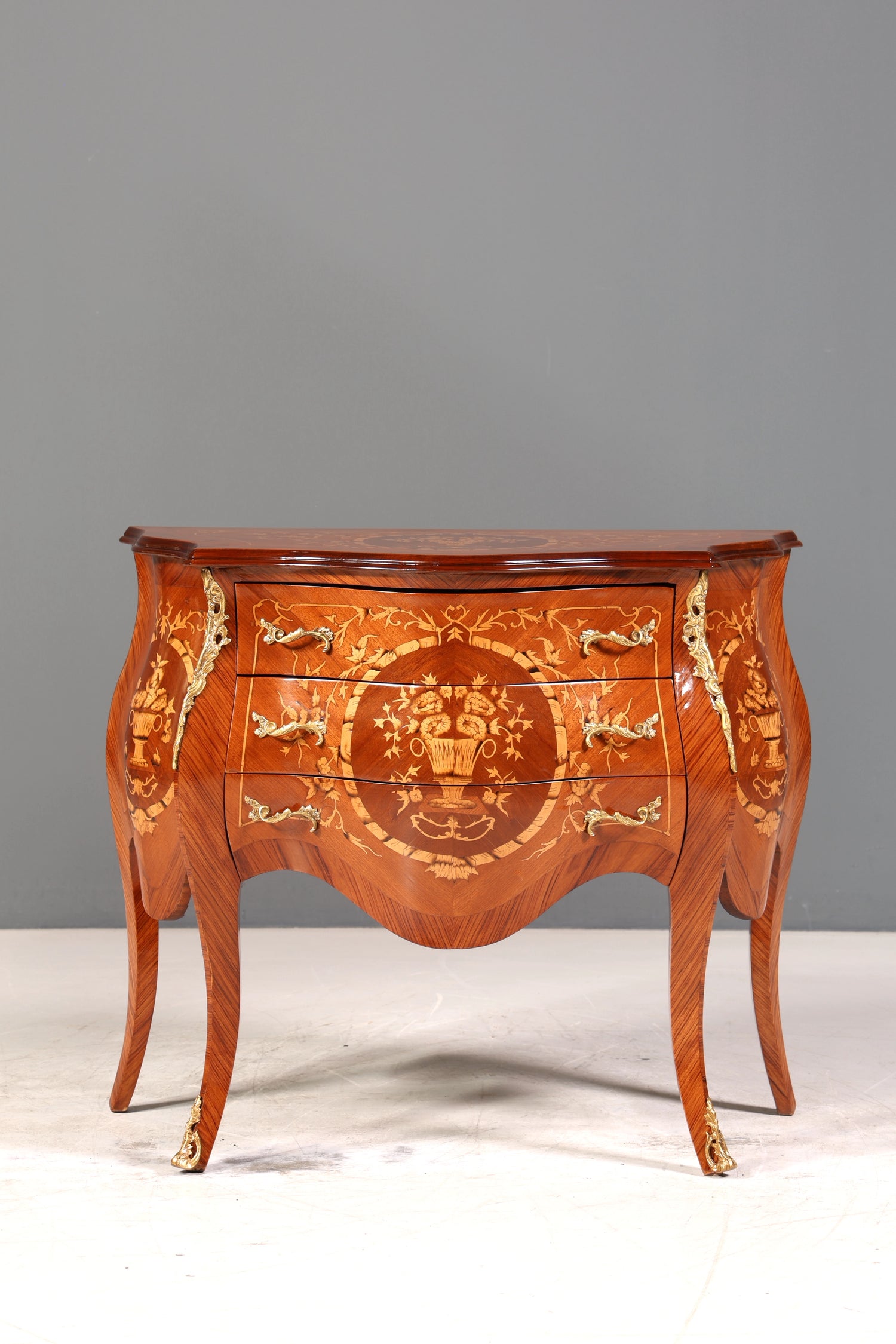 Königliche Bauchige Barock Stil Kommode Messing Louis XV Sideboard Antik Stil Schubladenkommode