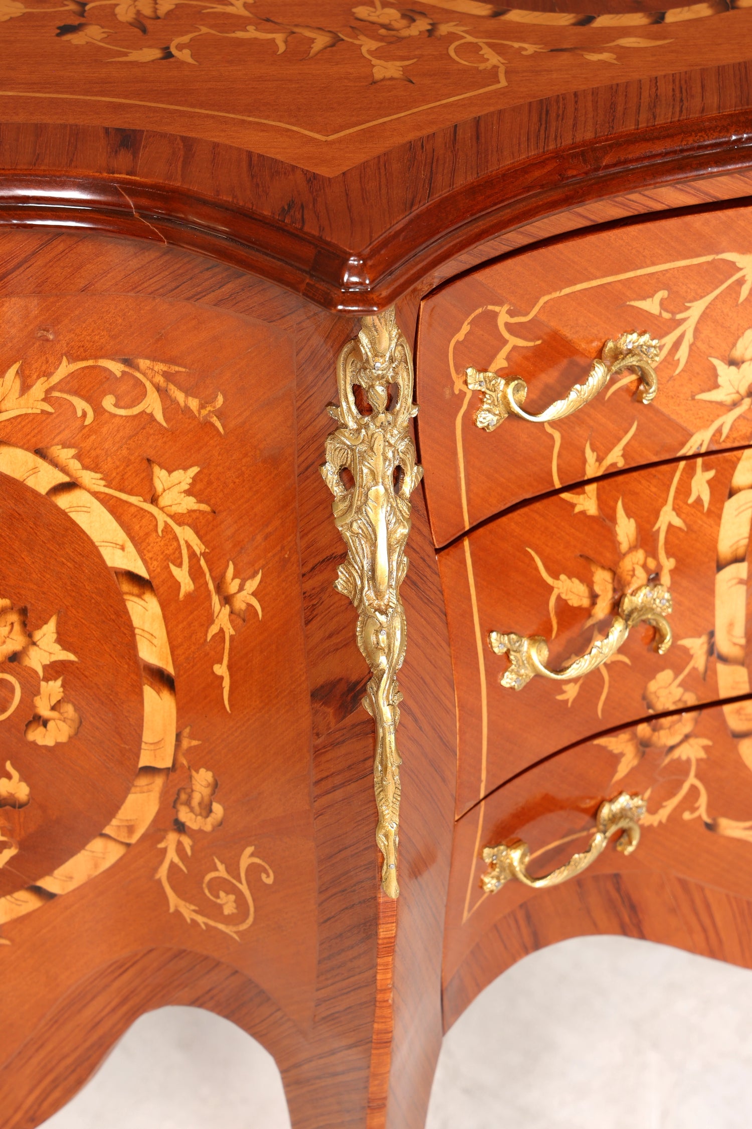 Königliche Bauchige Barock Stil Kommode Messing Louis XV Sideboard Antik Stil Schubladenkommode
