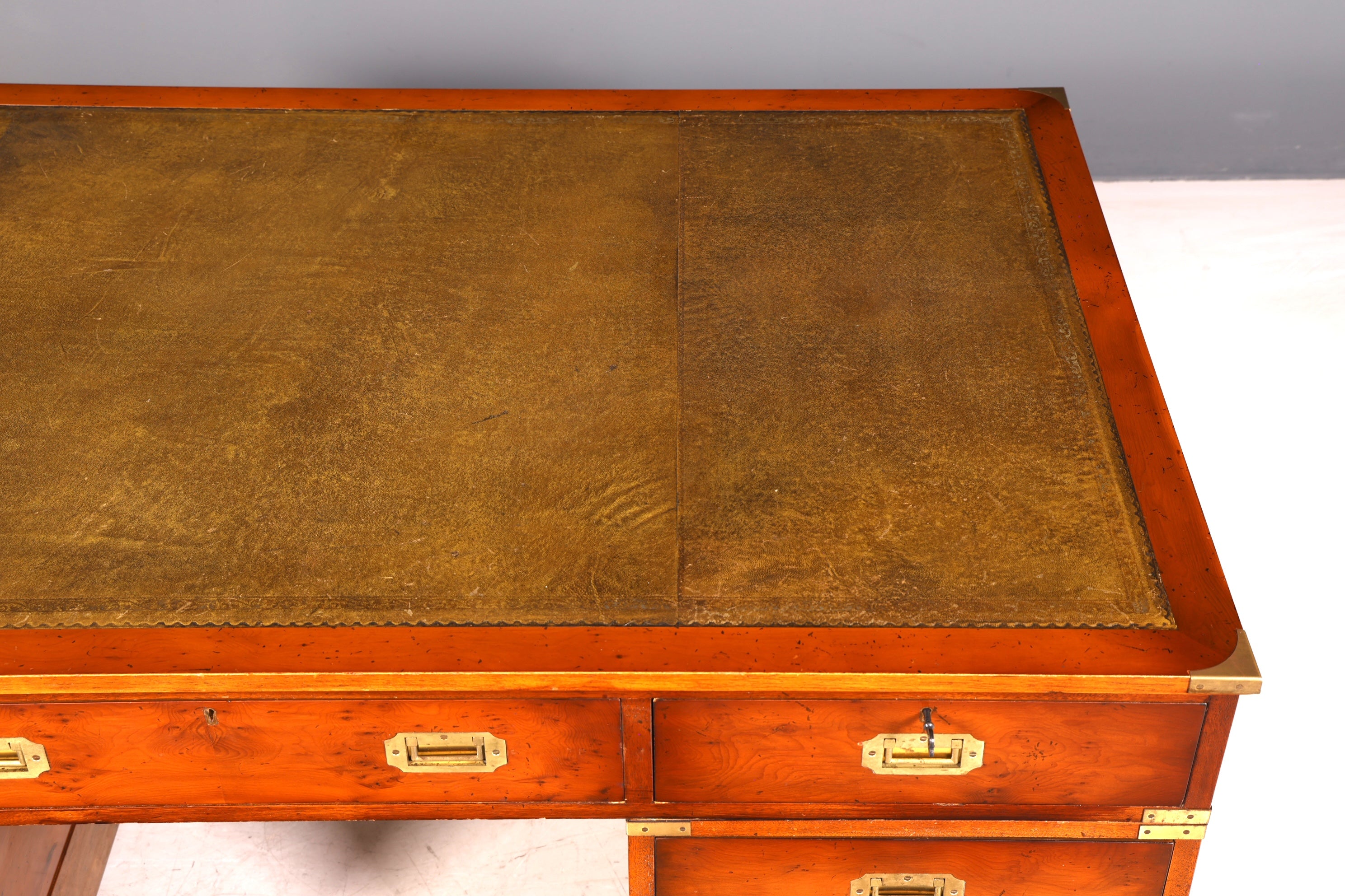 Wunderschöner Maritimer Schreibtisch Englischer Military Chest Bürotisch Office Table