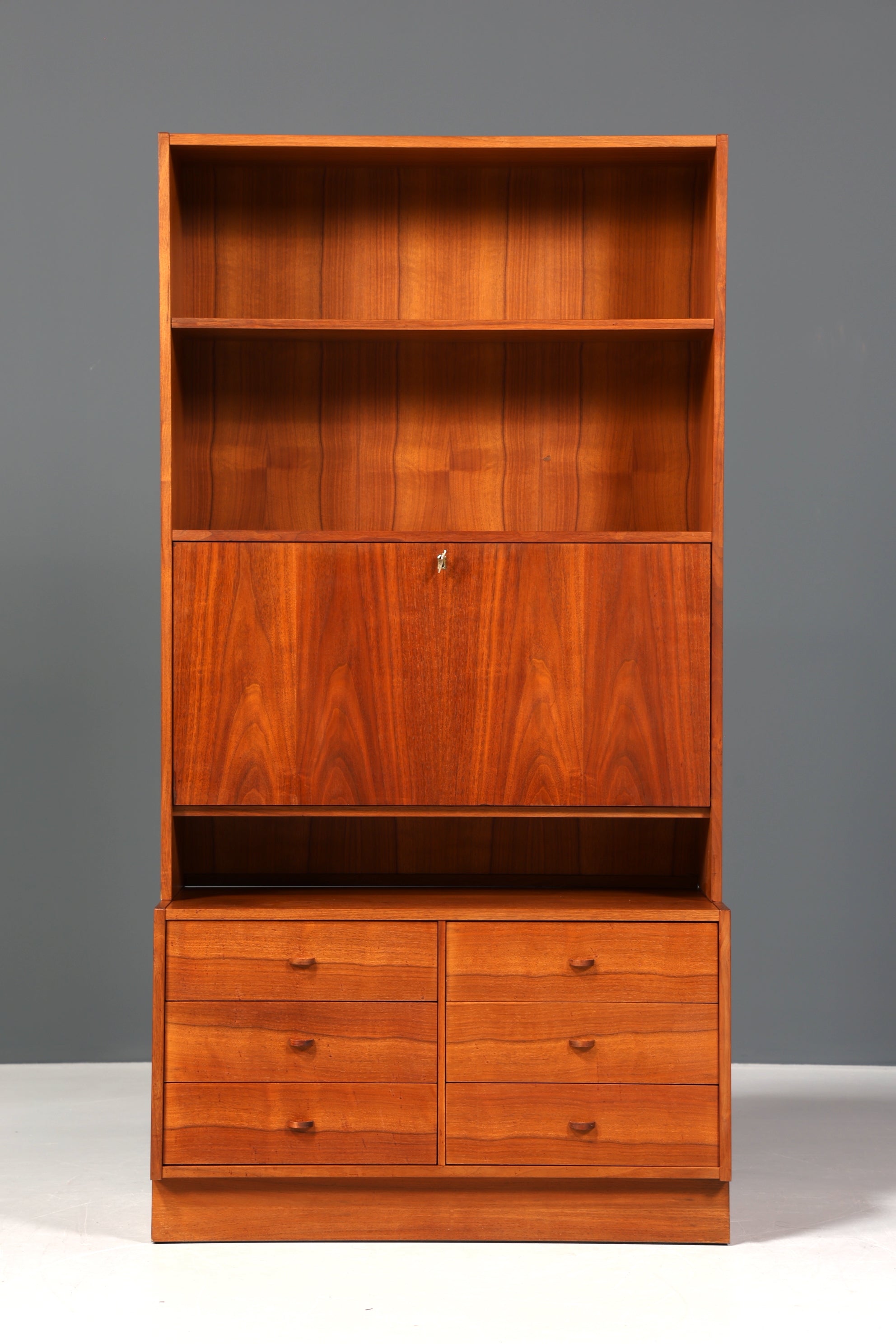 Traumhaftes Mid Century Regal im Danish Design Klapp Schrank Sekretär Retro Kommode