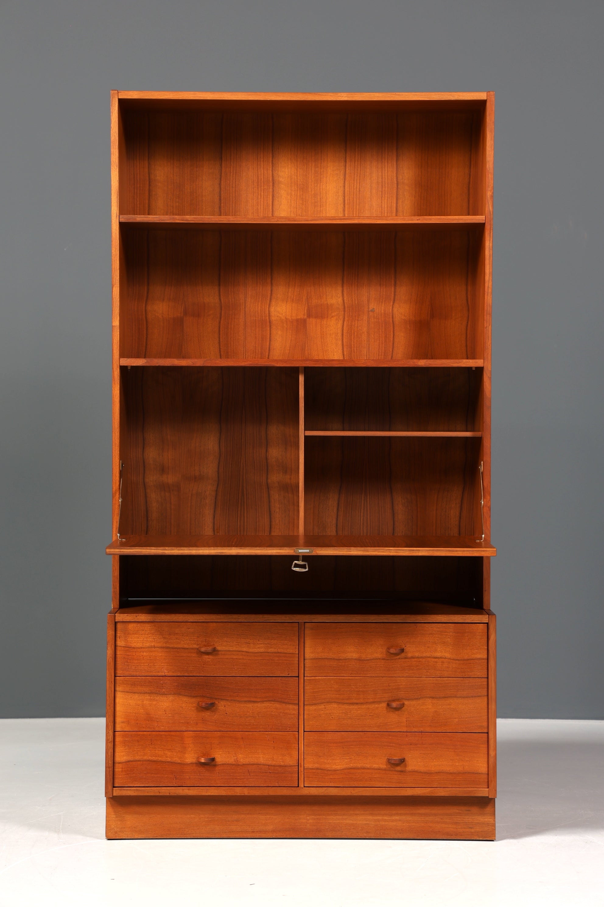Traumhaftes Mid Century Regal im Danish Design Klapp Schrank Sekretär Retro Kommode