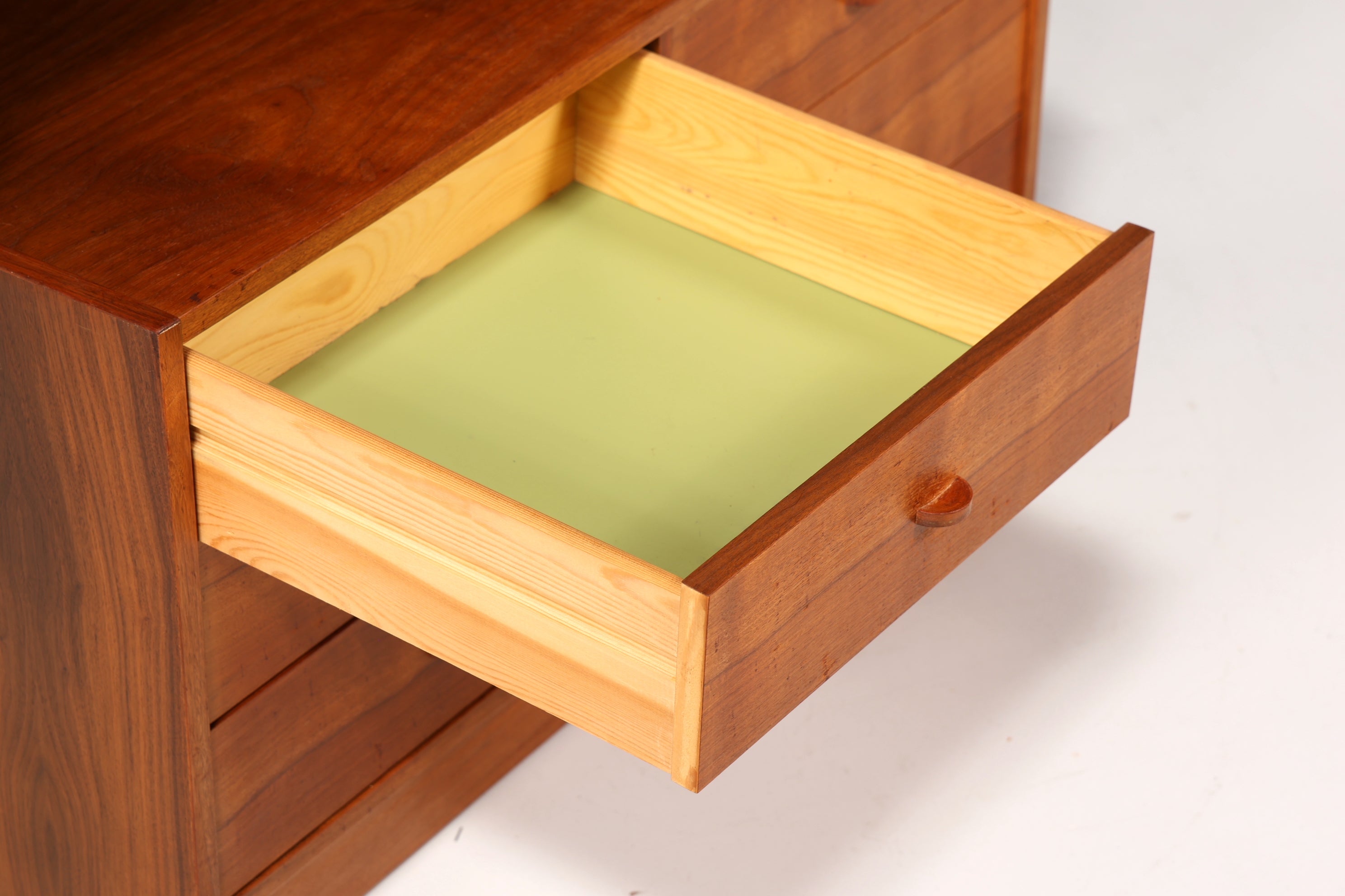 Traumhaftes Mid Century Regal im Danish Design Klapp Schrank Sekretär Retro Kommode