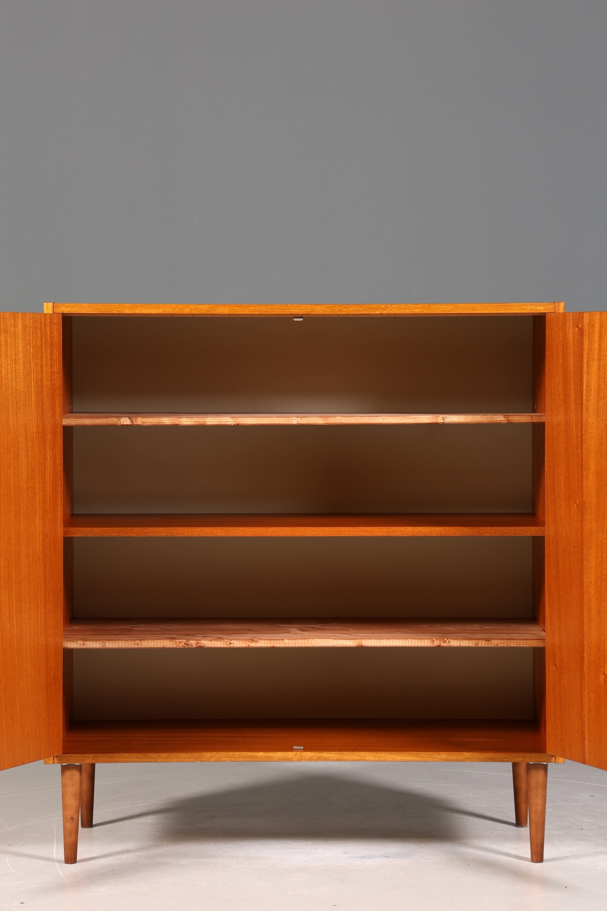 Wunderschöner Mid Century Schrank 60er Jahre Wäscheschrank Aktenschrank Kommode Kleiderschrank