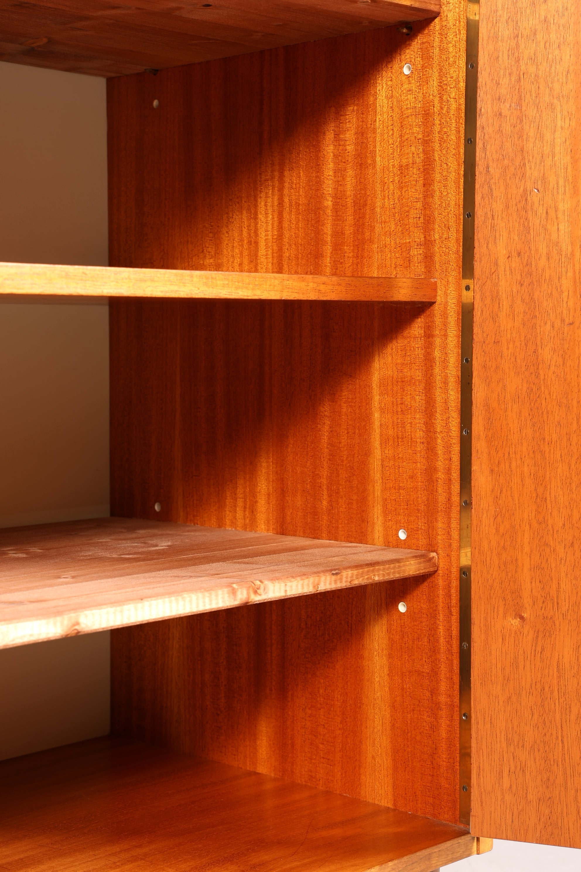 Wunderschöner Mid Century Schrank 60er Jahre Wäscheschrank Aktenschrank Kommode Kleiderschrank