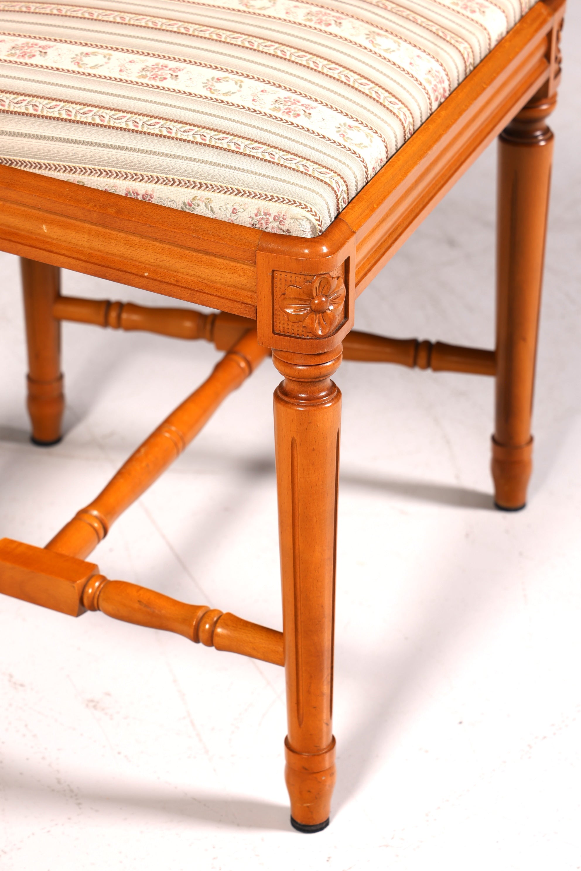 4x Traumhafte Stühle im Gustavianischem Stil Englisch Küchenstühle Antik Stil Esszimmer Stuhl Set