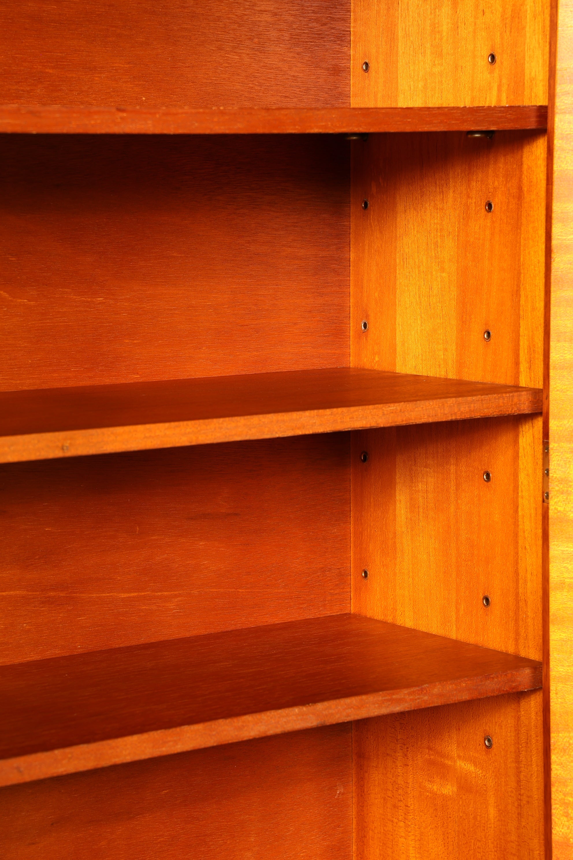 Traumhafte Englische Vitrine Eibe Holz Bibliothek Bücherschrank Buffet Schrank