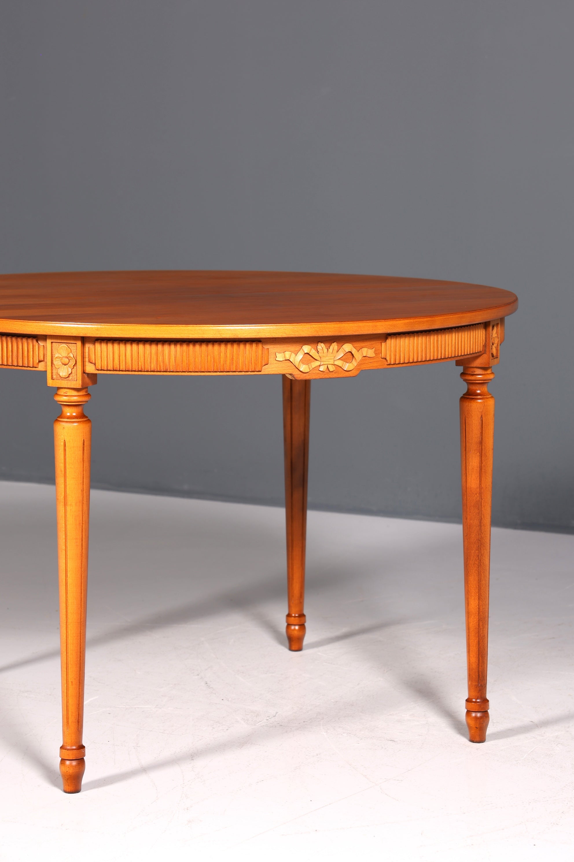 Wunderschöner Tisch im Gustavianischer Stil Küchentisch ausziehbar Antik Stil Eibe Esszimmer Tisch