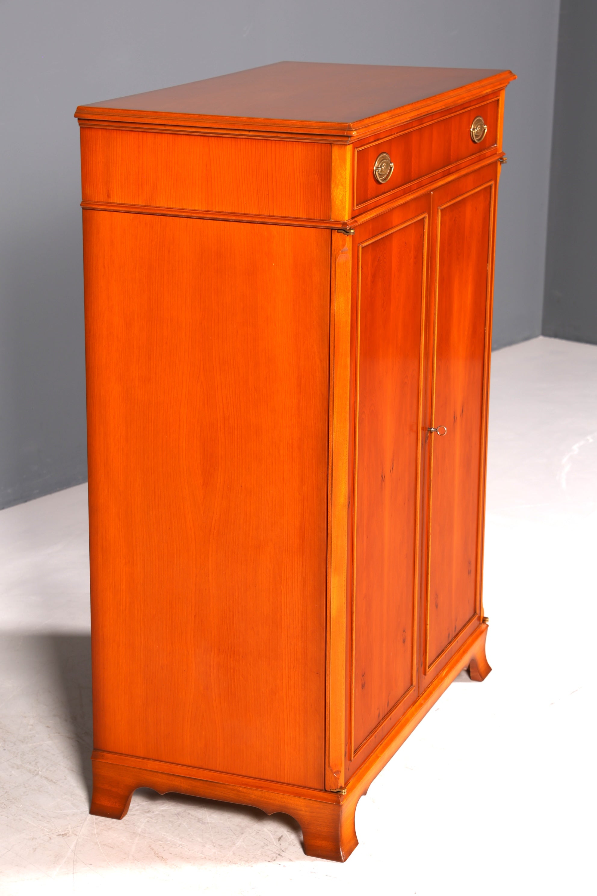 F961 Finish cm Traumhafter Original Heldense Schrank Englische Eibe Sideboard echt Holz Antik 60s