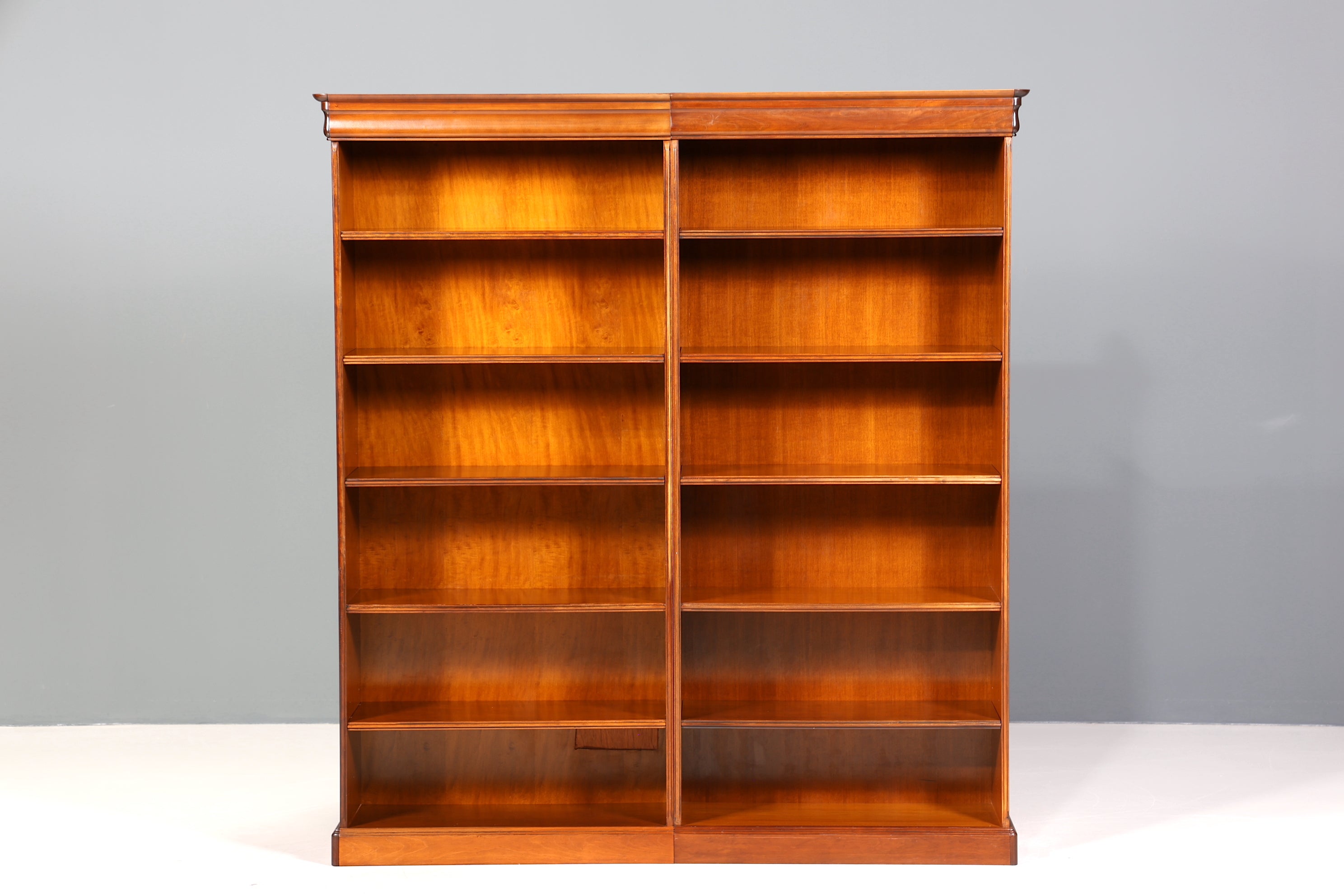 Wunderschönes Original XXL Grange Bücherregal Antik Regal Made in France Bookshelf Buchablage 60s