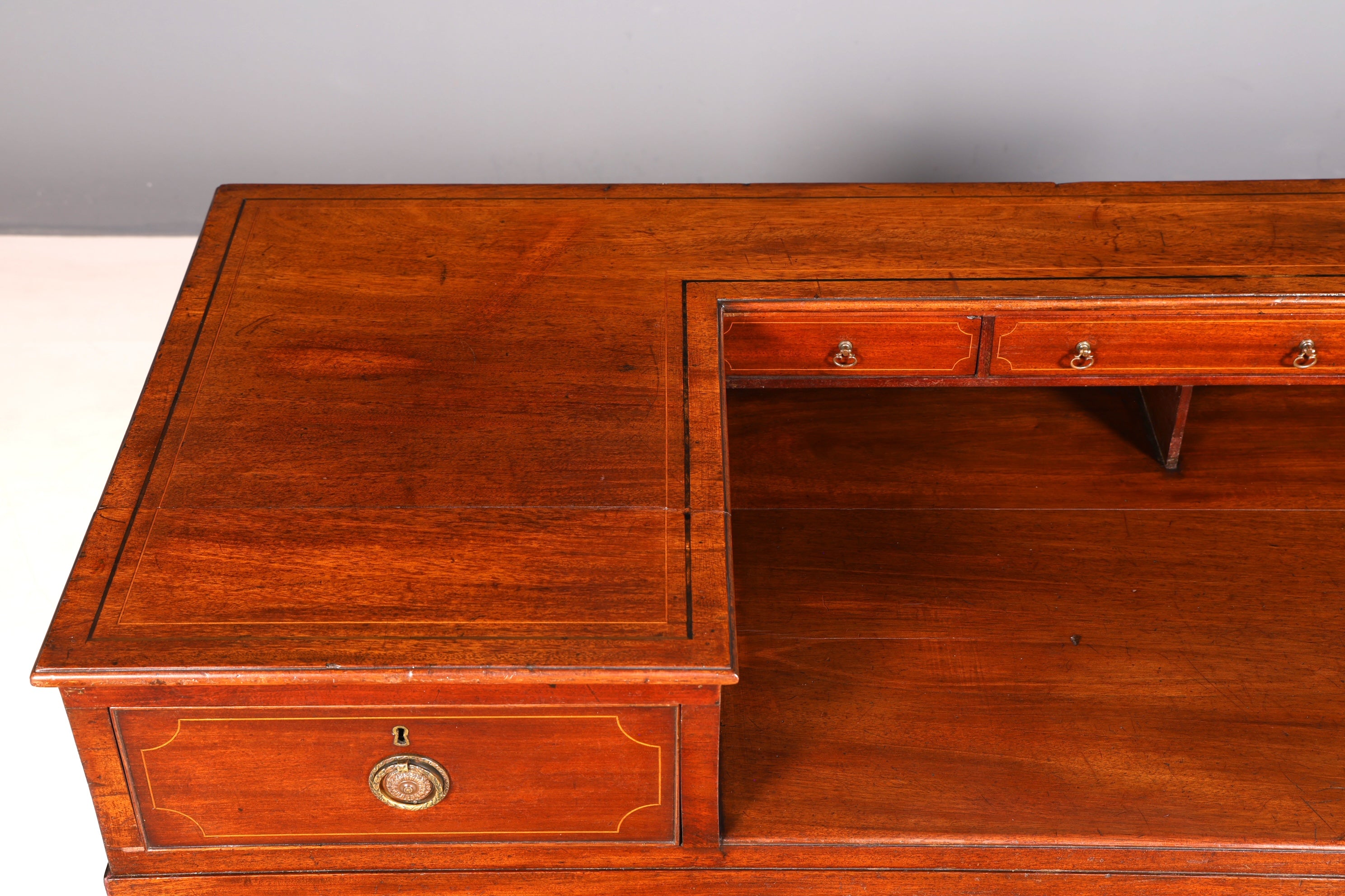 G621 Finish Filigraner Englischer Schreibtisch Englisch Desk Bürotisch 60s Office Table (Kopie)