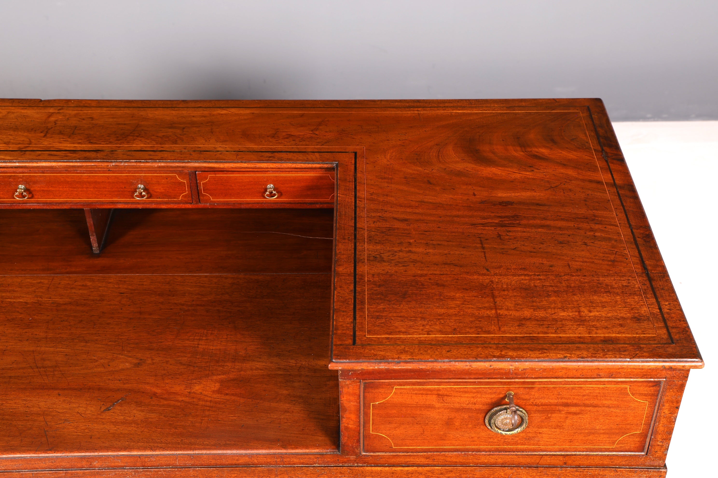 G621 Finish Filigraner Englischer Schreibtisch Englisch Desk Bürotisch 60s Office Table (Kopie)