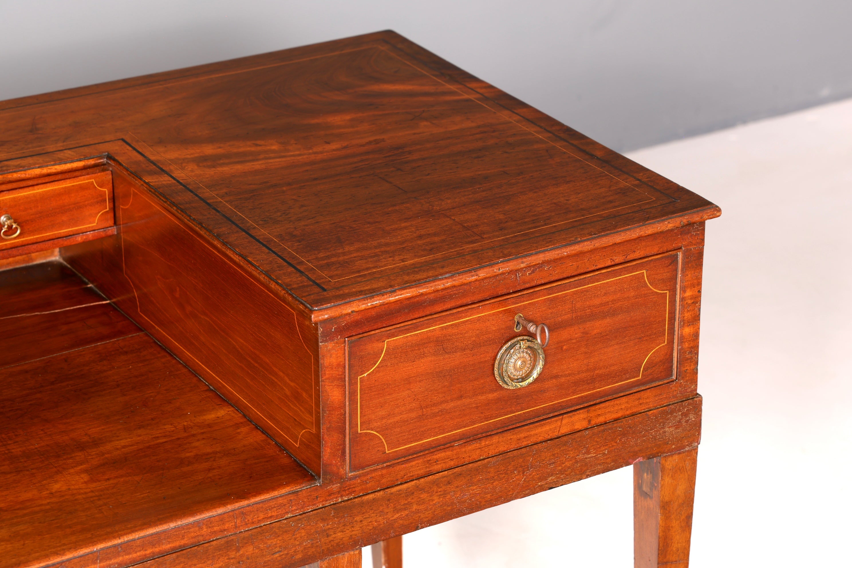 G621 Finish Filigraner Englischer Schreibtisch Englisch Desk Bürotisch 60s Office Table (Kopie)