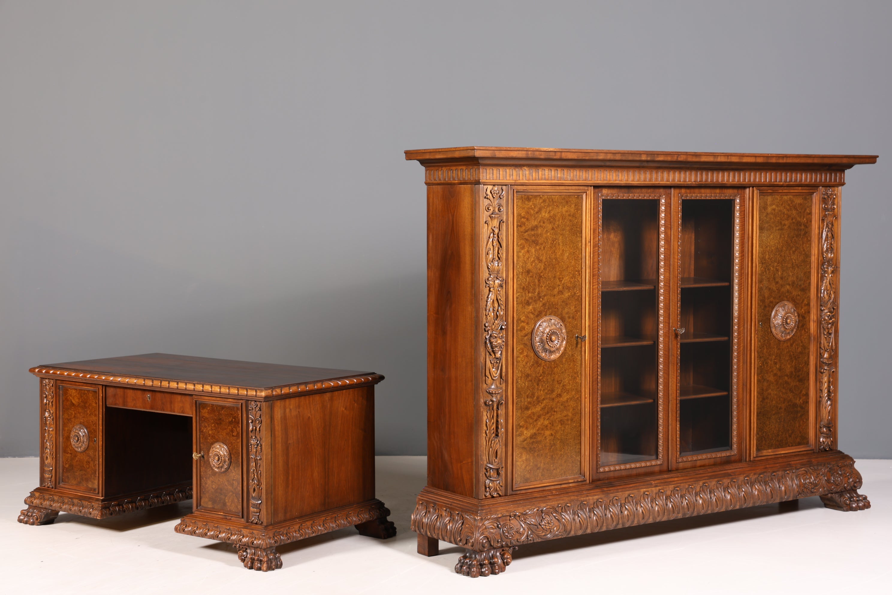 Traumhafter XXL Neorenaissance Bücherschrank Vitrine Antik Gründerzeit Buffet Schrank Regal Kanzlei