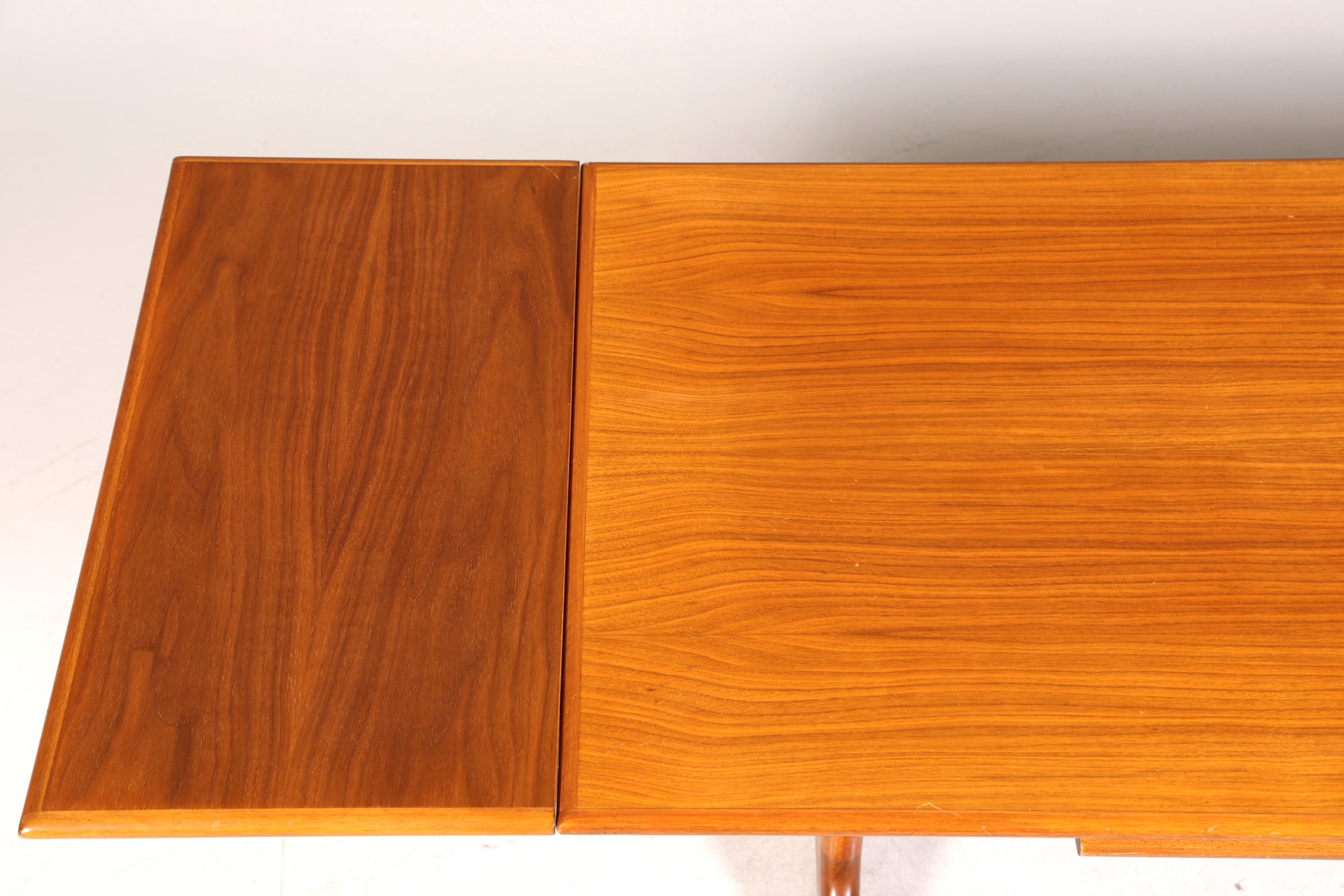 Wunderschöner Mid Century Couchtisch Teak Danish Retro Ablagetisch ausziehbarer höhenverstellbar Vintage Coffee Table 70er Jahre Wohnzimmertisch