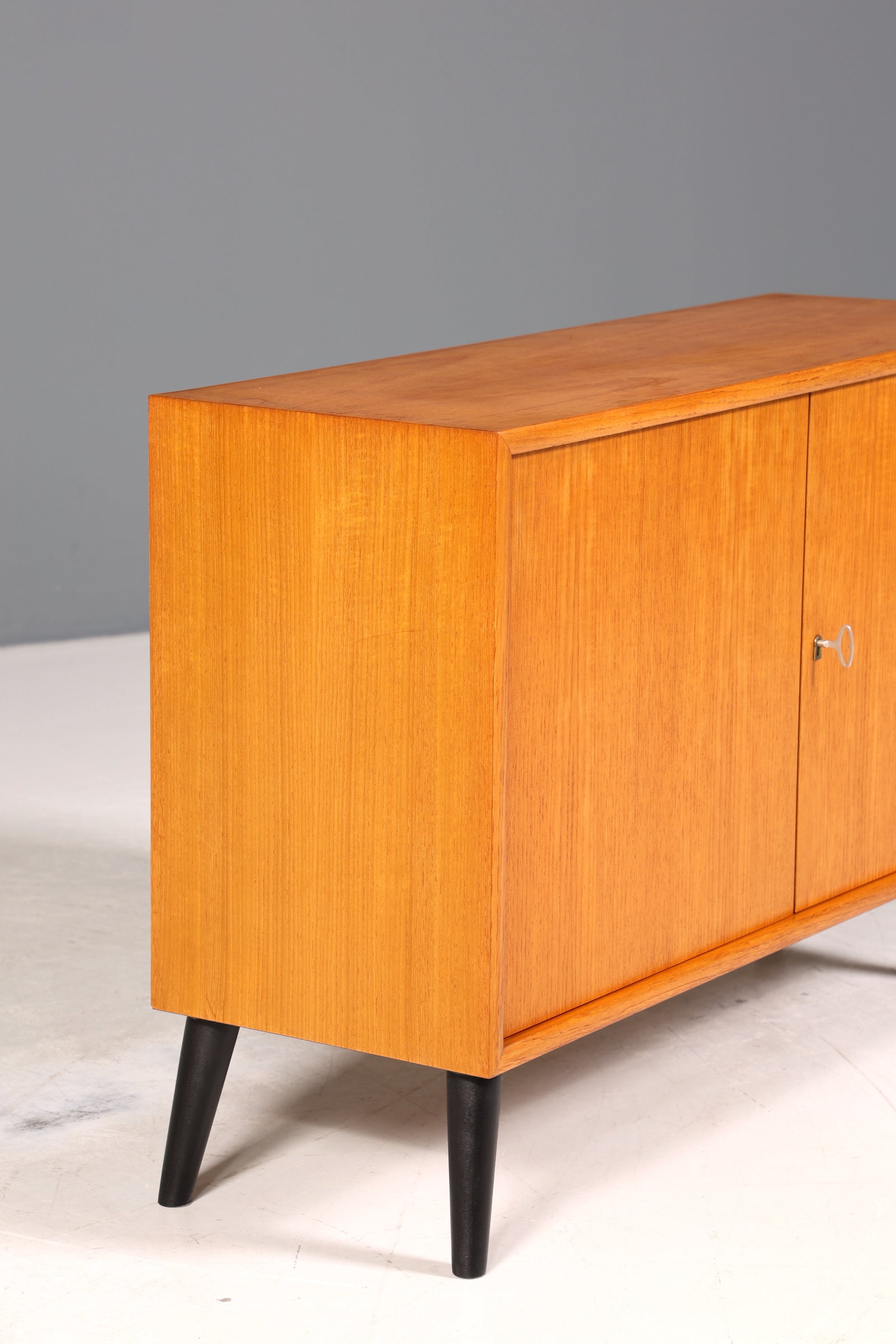 Schlichter Mid Century Schrank WMK Möbel Vintage Retro Kommode Flur Kommode 60s Regal Sideboard 1 von 2