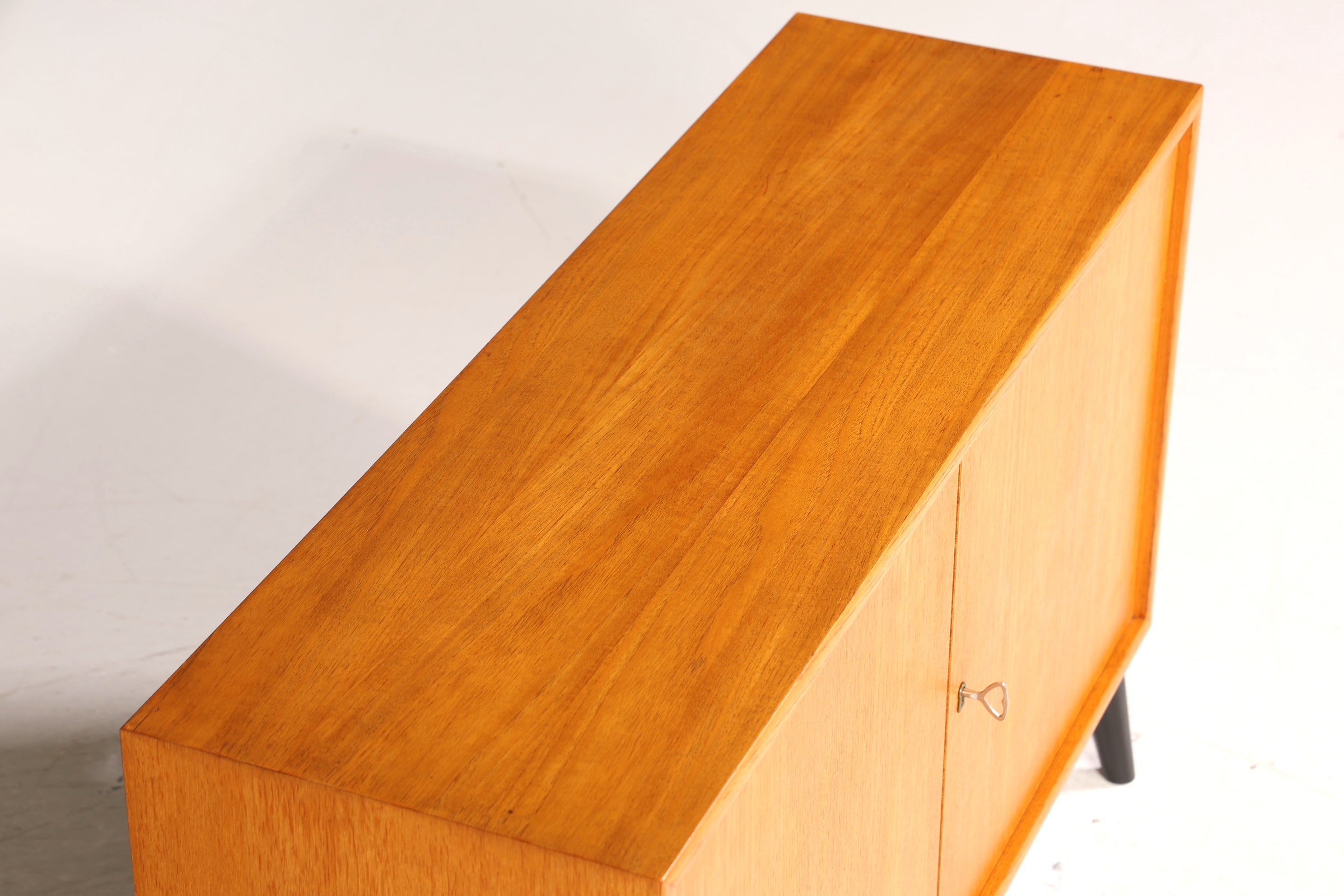 Schlichter Mid Century Schrank Vintage WMK Möbel Retro Kommode Flur Kommode 60s Regal Sideboard 2 von 2