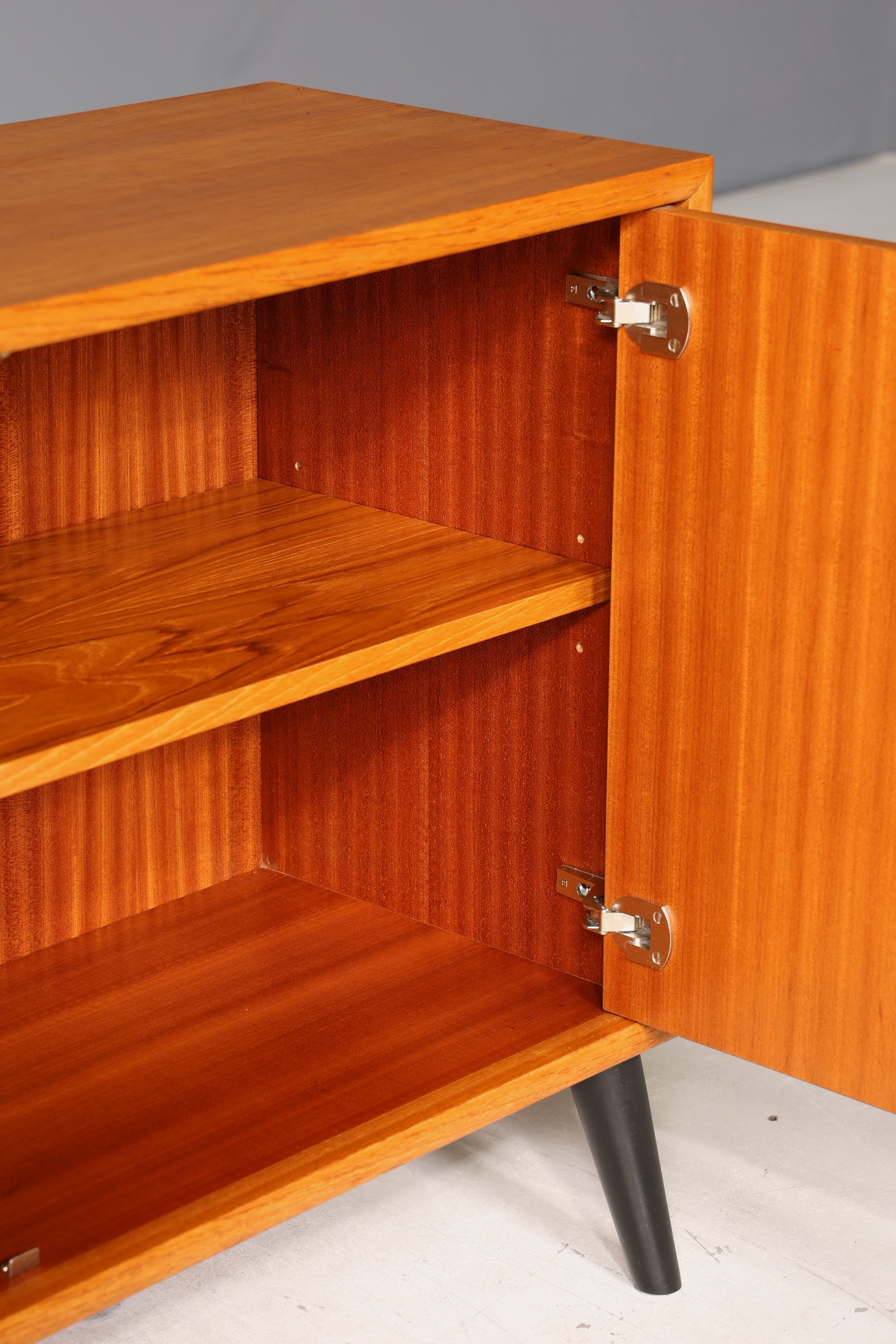 Schlichter Mid Century Schrank Vintage WMK Möbel Retro Kommode Flur Kommode 60s Regal Sideboard 2 von 2
