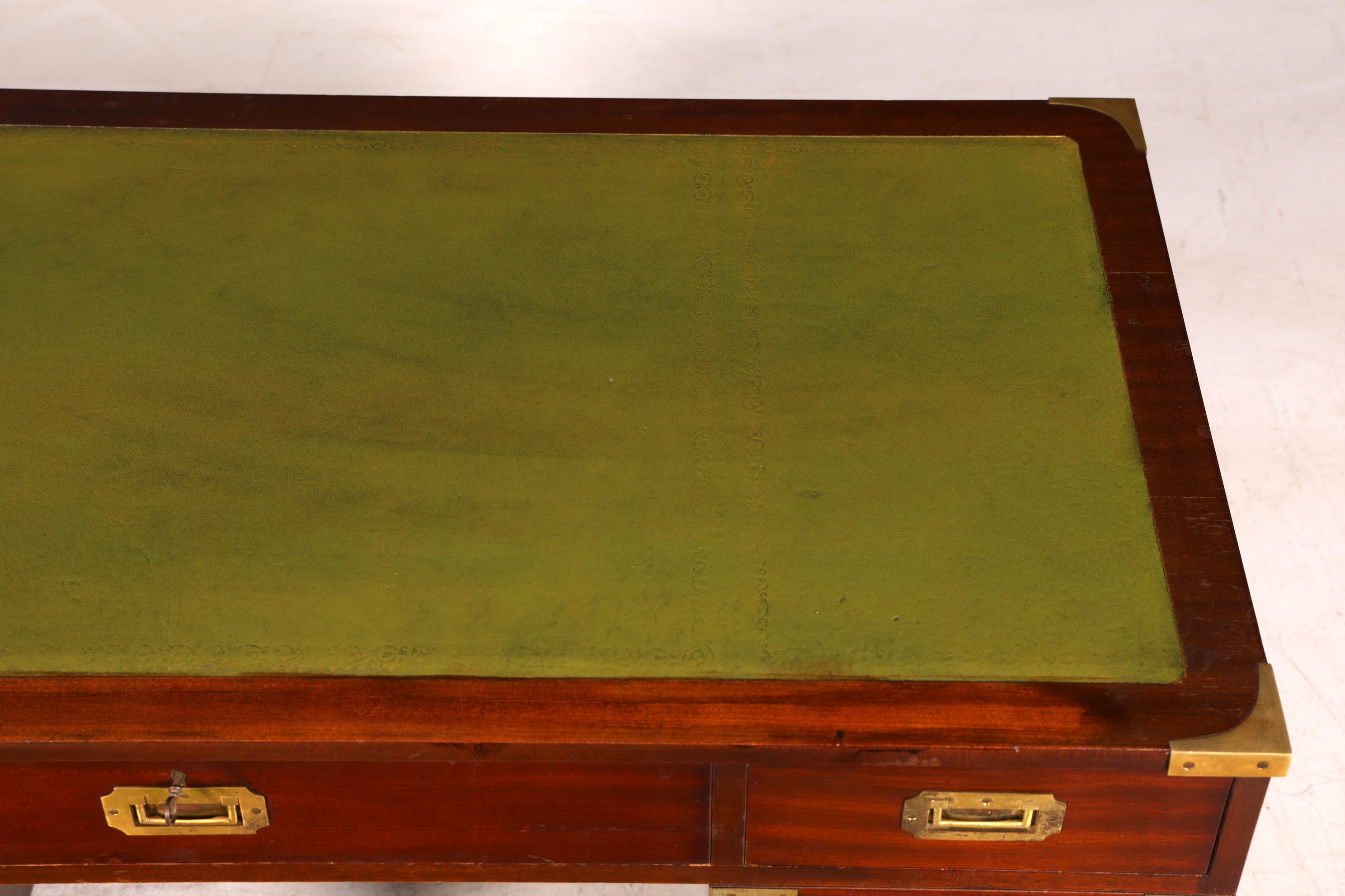 Edler Maritimer Schreibtisch Englischer Military Bürotisch Office Table mit echt Lederauflage