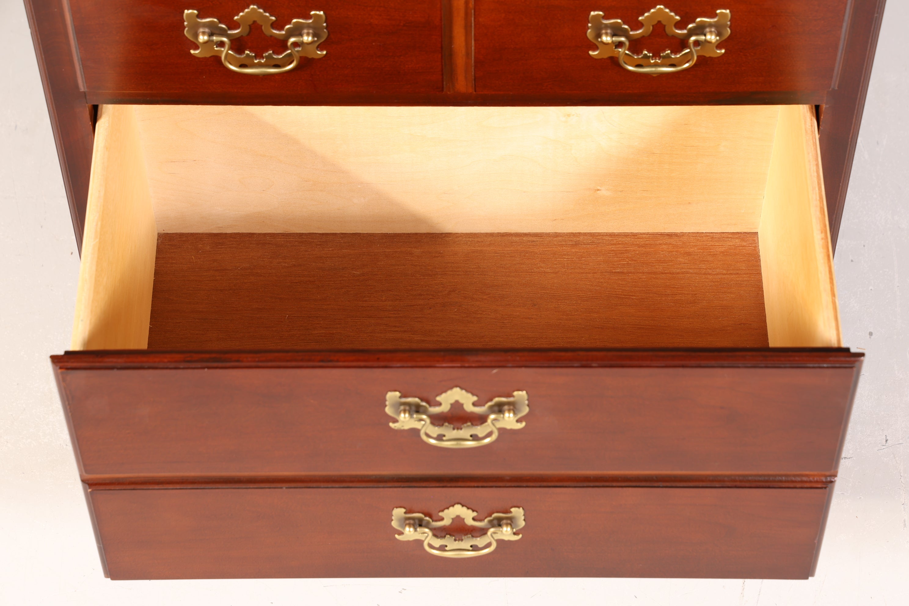 Stilvolle Kommode der Marke Drexel Heritage USA Antik Stil Nachttisch Schrank