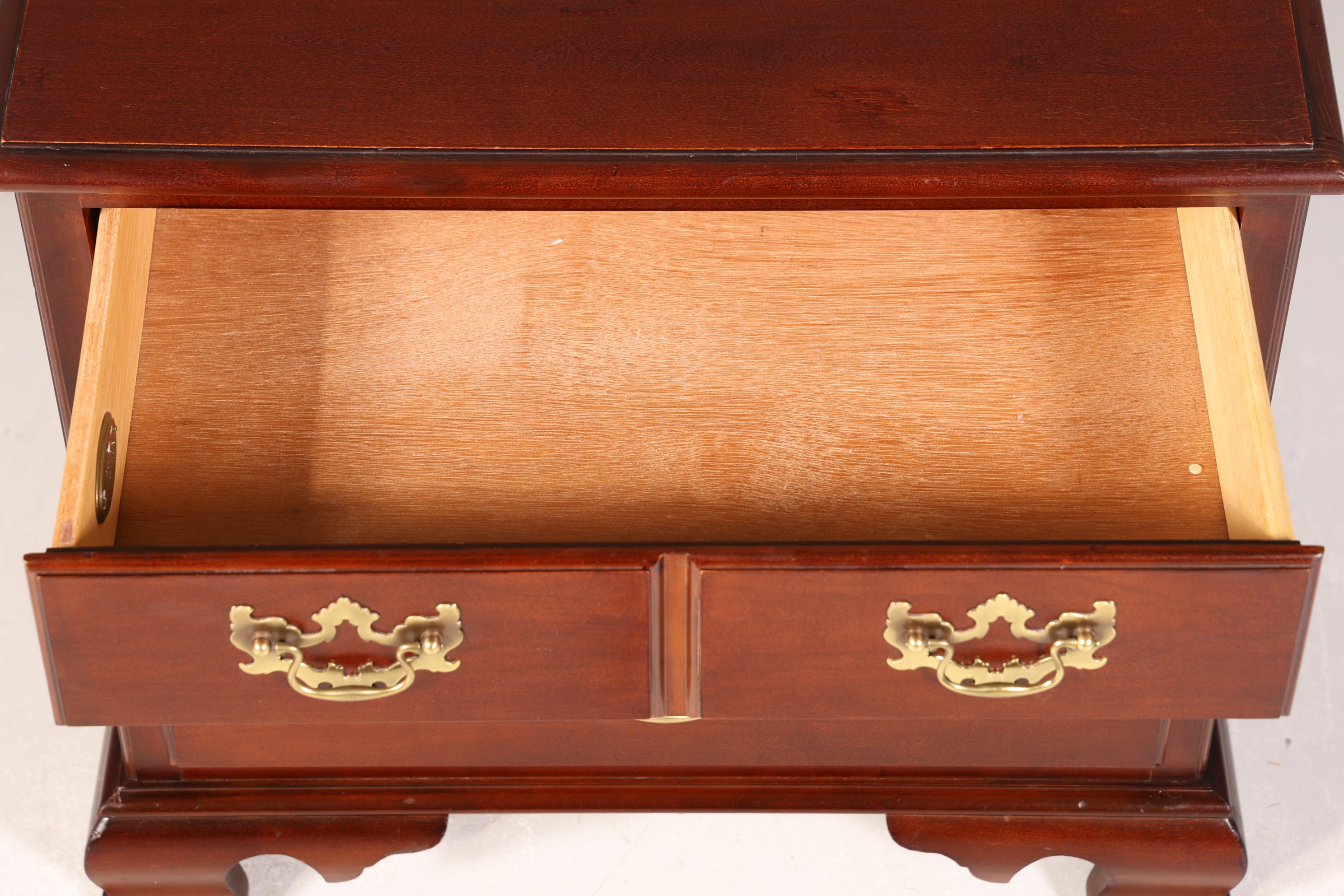 Stilvolle Kommode der Marke Drexel Heritage USA Antik Stil Nachttisch Schrank
