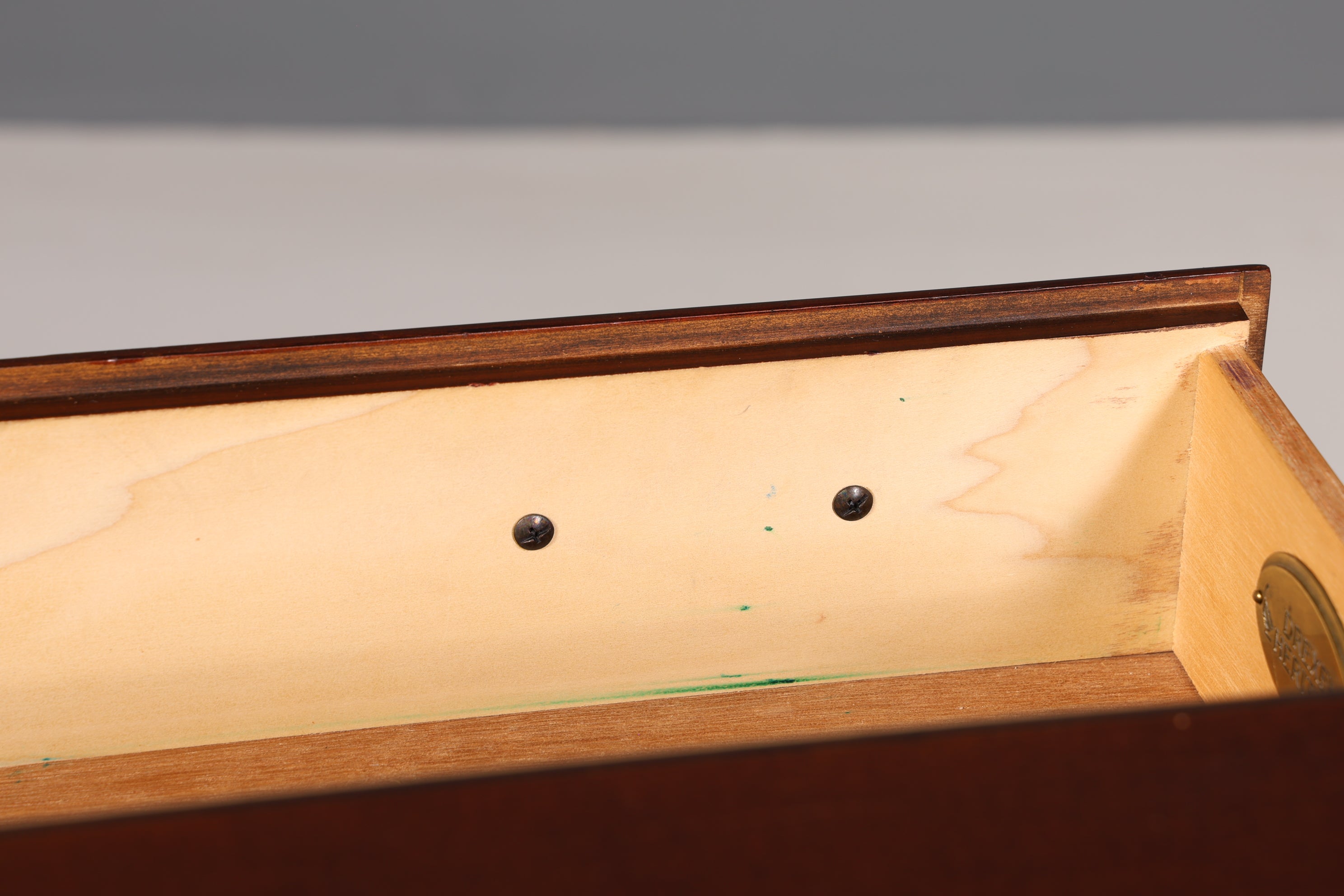 Stilvolle Kommode der Marke Drexel Heritage USA Antik Stil Nachttisch Schrank