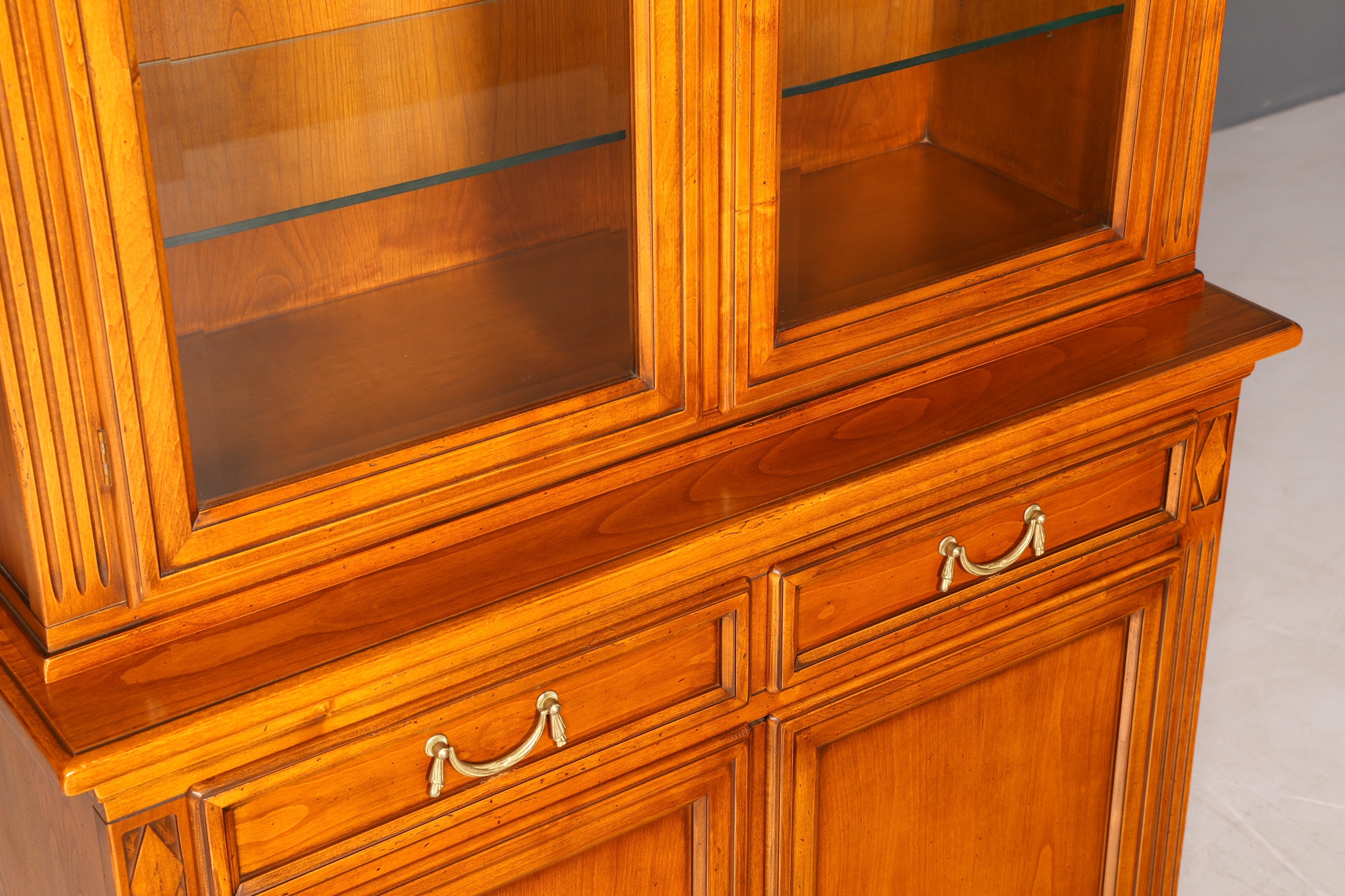 Traumhafte Original Selva Vitrine Antik Stil massiv Holz Buffet Villa Borghese Schrank Bibliothek